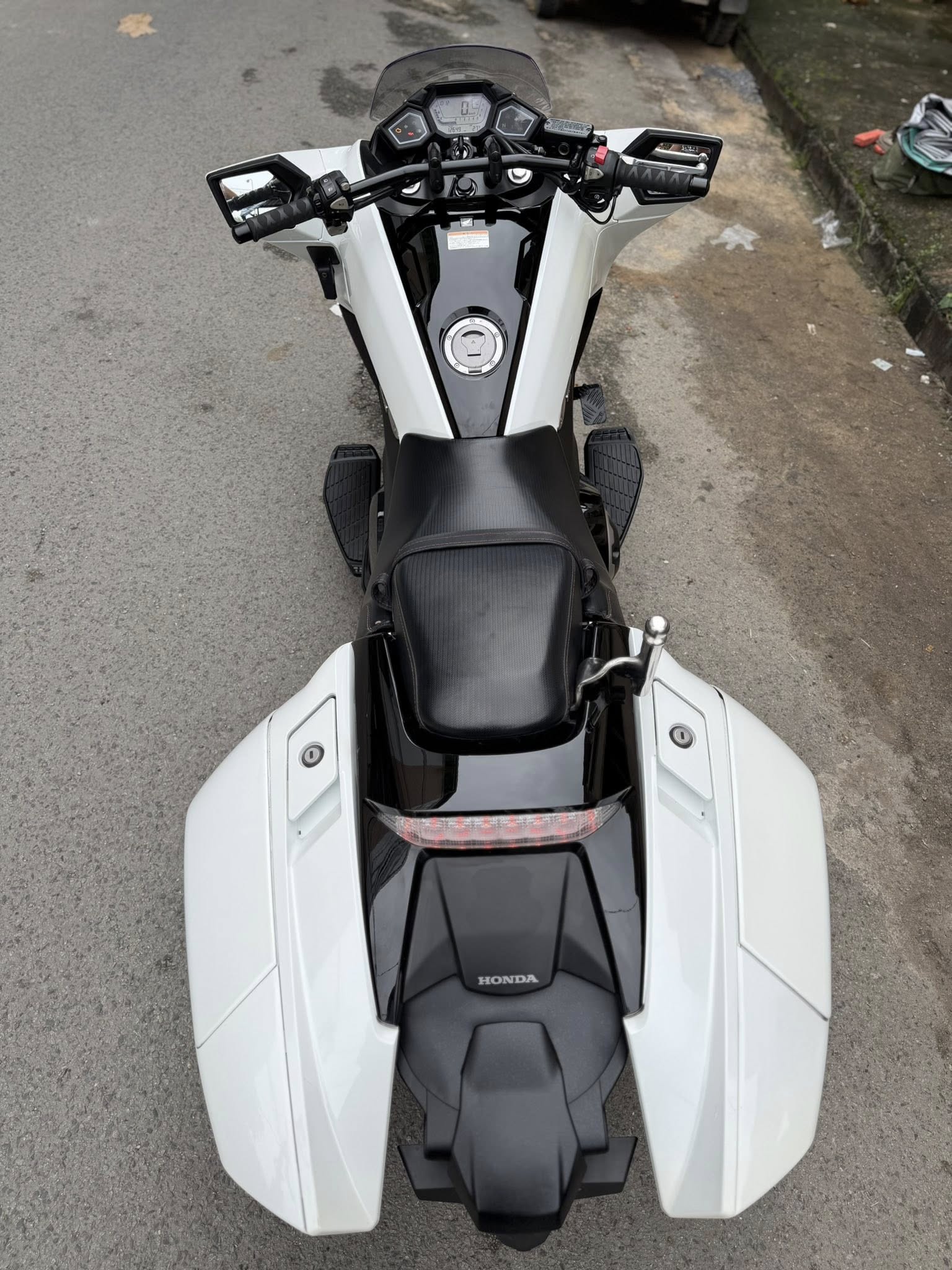 Xe tay ga 'phi thuyền' của Honda đang được rao bán ở Việt Nam, dùng chung một thứ với xe dẫn đoàn CSGT- Ảnh 12. Xe tay ga 'phi thuyền' của Honda đang được rao bán ở Việt Nam, dùng chung một thứ với xe dẫn đoàn CSGT- Ảnh 12.