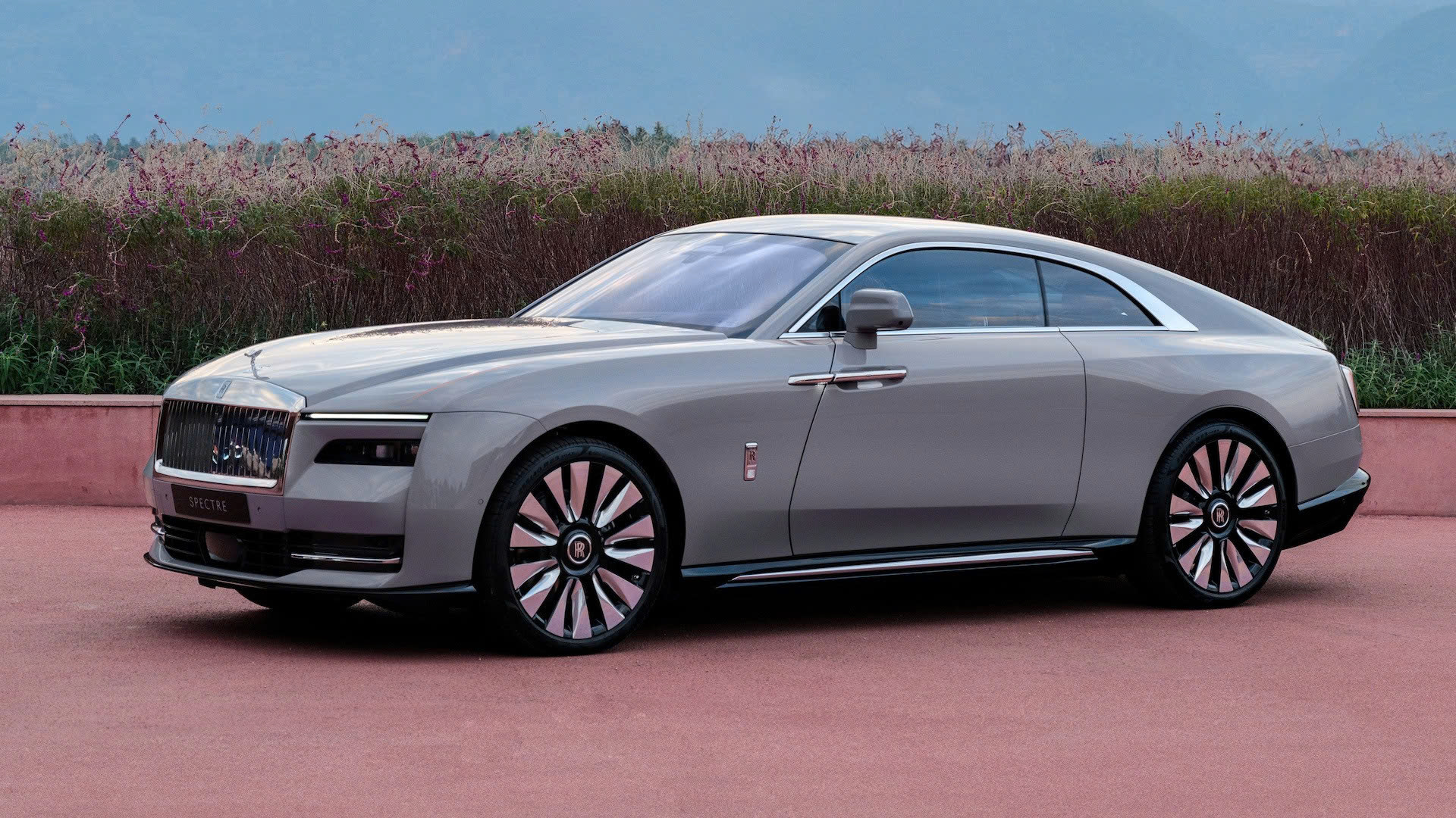 Đến cả Rolls-Royce cũng... giảm giá: Người thuê xe điện Spectre sẽ tiết kiệm được số tiền tương đương 65 triệu đồng- Ảnh 2.