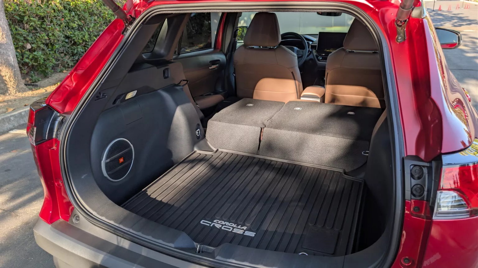 'Toyota Corolla Cross giờ hay như RAV4, thiết kế gợi cảm giác Lexus nhưng tiếng ồn là điểm trừ'- Ảnh 5.