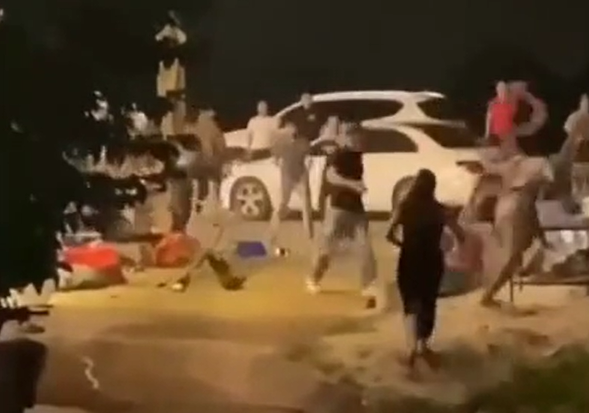 Vụ “ô tô điên” lao vào đám đông ở Nghệ An trong buổi khai trương quán bún ốc: Có dấu hiệu của nhiều tội danh- Ảnh 3. Vụ “ô tô điên” lao vào đám đông ở Nghệ An trong buổi khai trương quán bún ốc: Có dấu hiệu của nhiều tội danh- Ảnh 3.