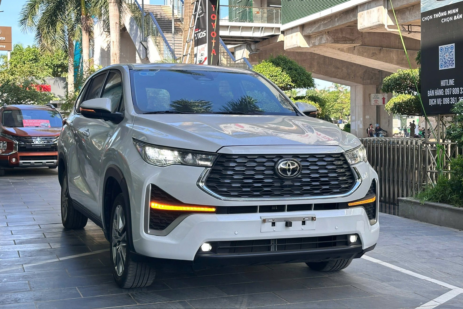 Biến động nhóm xe hybrid tại Việt Nam: CR-V 'trượt dài' sau 1 tháng lên đỉnh, Innova Cross bứt liền 2 bậc lên 'vua doanh số'- Ảnh 2. Biến động nhóm xe hybrid tại Việt Nam: CR-V 'trượt dài' sau 1 tháng lên đỉnh, Innova Cross bứt liền 2 bậc lên 'vua doanh số'- Ảnh 2.