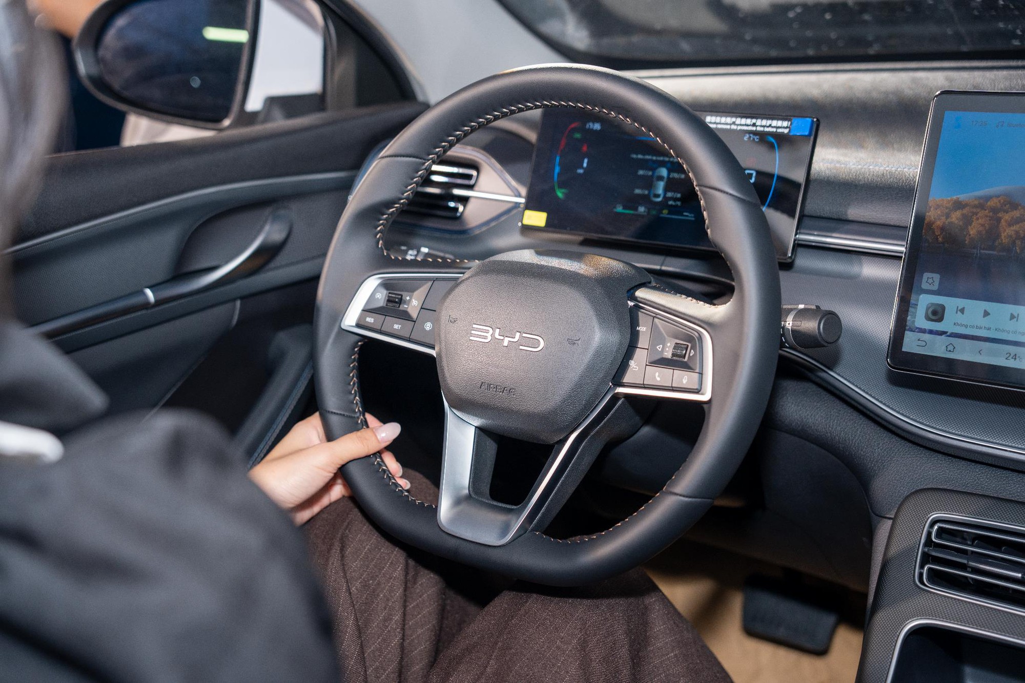 BYD NEG Phú Quốc mở bán BYD Seal 5, đã có khách hàng nhận xe ngay trong ngày đầu- Ảnh 3.