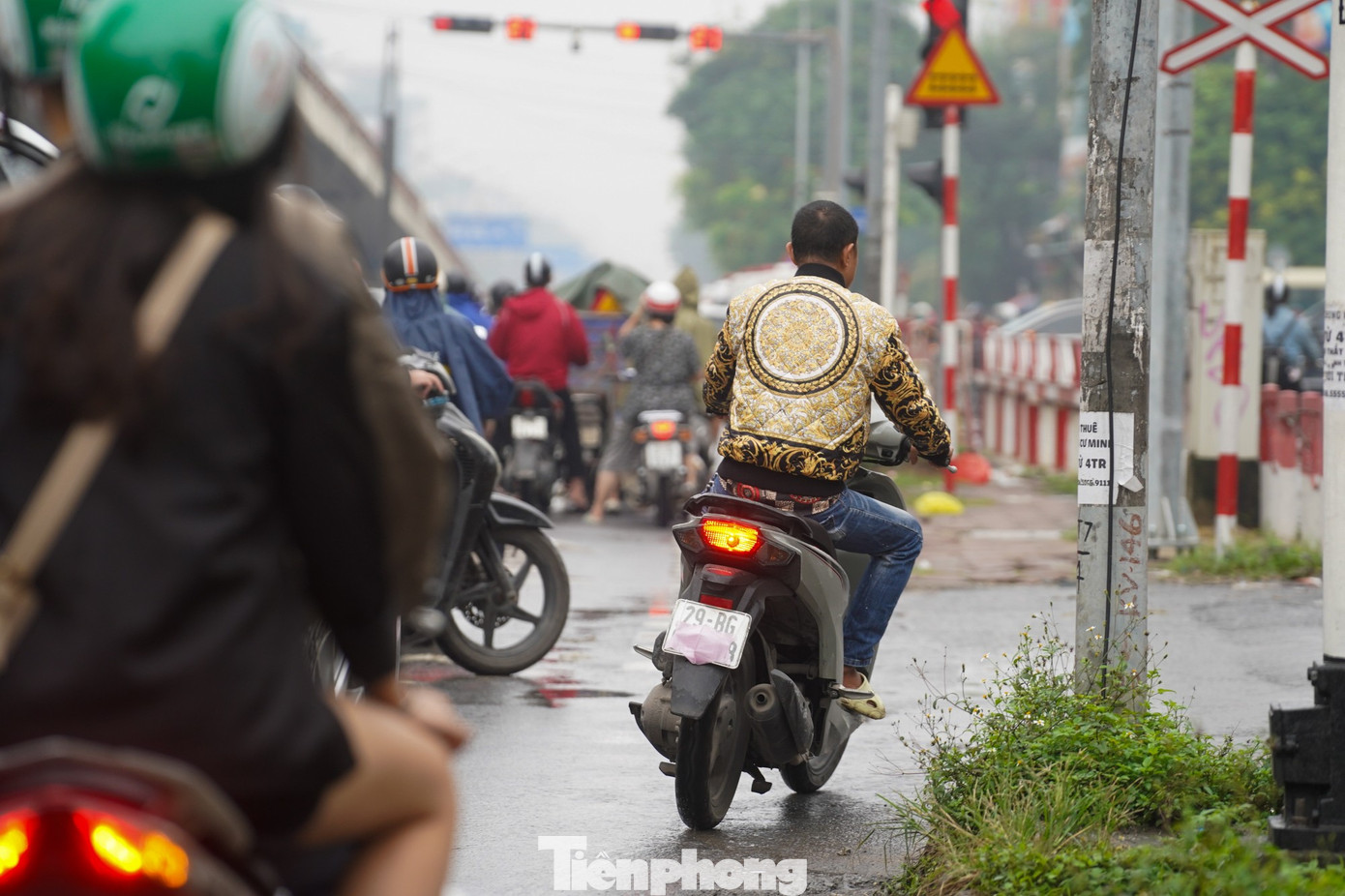 Muôn kiểu chiêu trò che biển né ‘mắt thần’ AI trên đường phố Hà Nội- Ảnh 11.