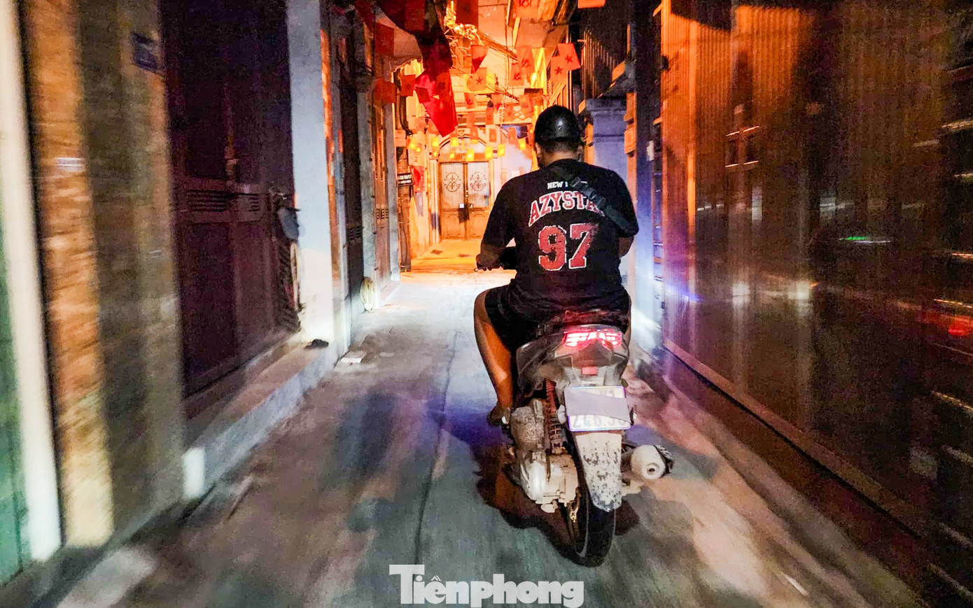 Muôn kiểu chiêu trò che biển né ‘mắt thần’ AI trên đường phố Hà Nội- Ảnh 16.