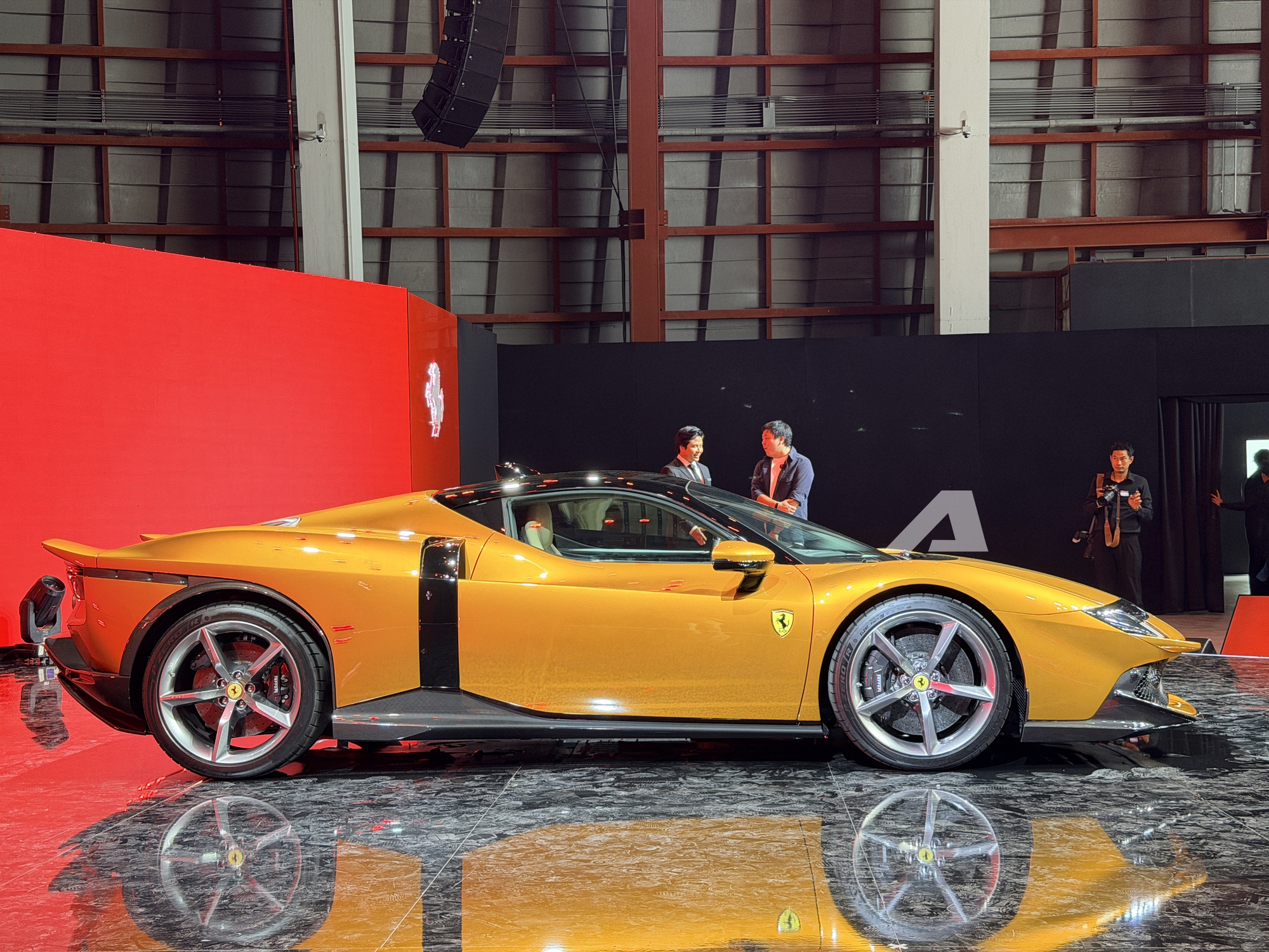 Sang Thái xem Ferrari 849 Testarossa về Việt Nam năm sau: Giá từ 35 tỷ đồng, số lượng giới hạn, đã có khách Việt đầu tiên đặt mua- Ảnh 4. Sang Thái xem Ferrari 849 Testarossa về Việt Nam năm sau: Giá từ 35 tỷ đồng, số lượng giới hạn, đã có khách Việt đầu tiên đặt mua- Ảnh 4.