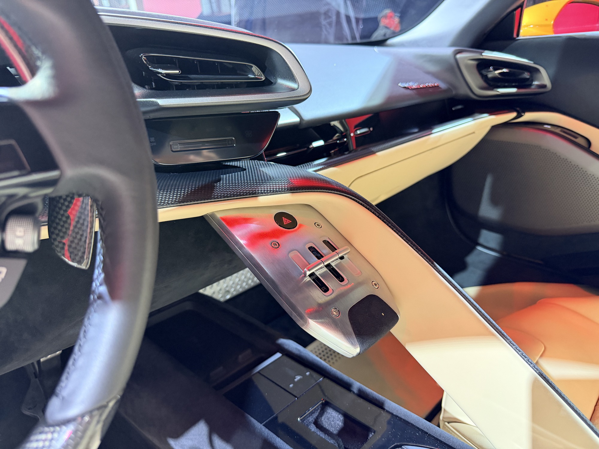 Sang Thái xem Ferrari 849 Testarossa về Việt Nam năm sau: Giá từ 35 tỷ đồng, số lượng giới hạn, đã có khách Việt đầu tiên đặt mua- Ảnh 11. Sang Thái xem Ferrari 849 Testarossa về Việt Nam năm sau: Giá từ 35 tỷ đồng, số lượng giới hạn, đã có khách Việt đầu tiên đặt mua- Ảnh 11.