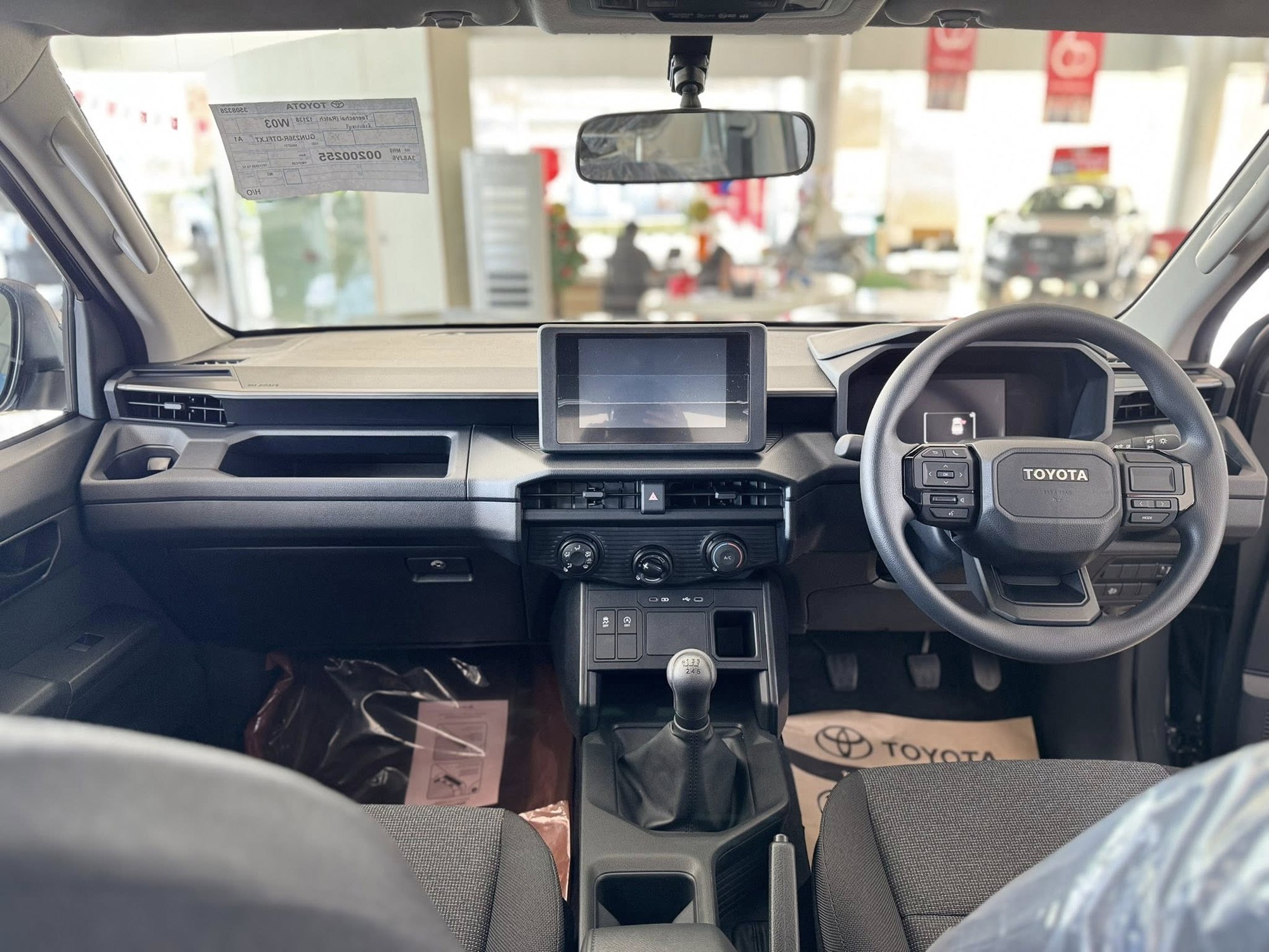 Toyota Hilux 2026 nhận cọc tại Việt Nam: Đại lý báo 3 phiên bản, giá sẽ đắt hơn, về trước Tết cạnh tranh Ranger- Ảnh 4.