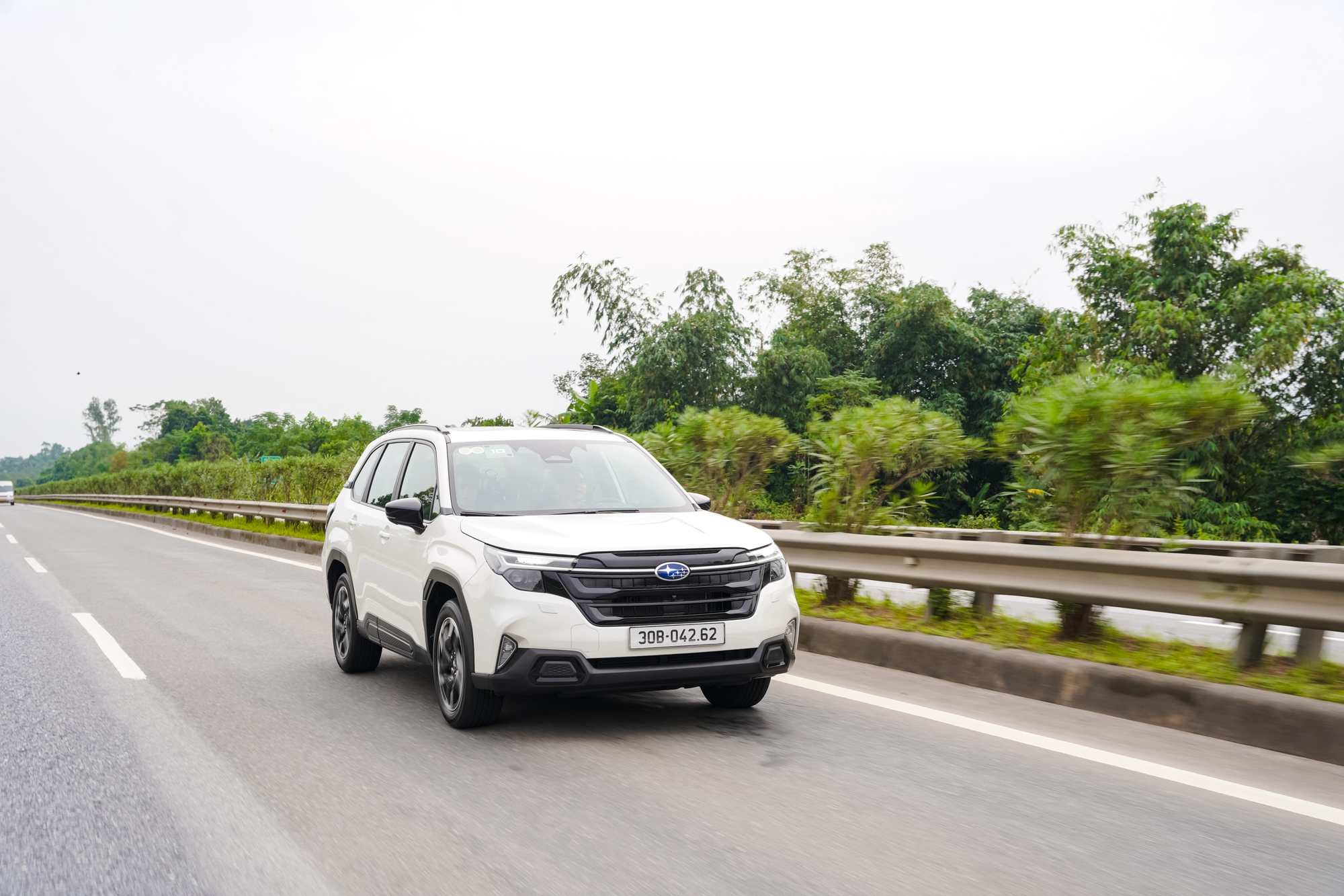 Cầm lái Subaru Forester vừa ra mắt: Động cơ mạnh hơn, tăng tốc tốt hơn nhưng ‘nước hậu’ còn yếu- Ảnh 4. Cầm lái Subaru Forester vừa ra mắt: Động cơ mạnh hơn, tăng tốc tốt hơn nhưng ‘nước hậu’ còn yếu- Ảnh 4.