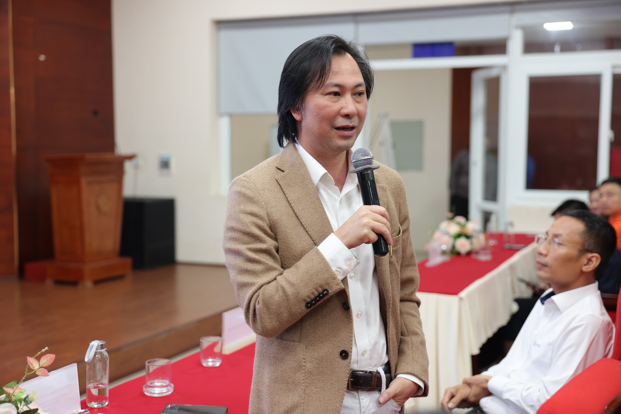 Giám khảo Green Voices điểm trường Đại học Điện lực: Cặp nam sinh chiến thắng nhờ tư duy ‘quản trị rủi ro xe điện’- Ảnh 4.