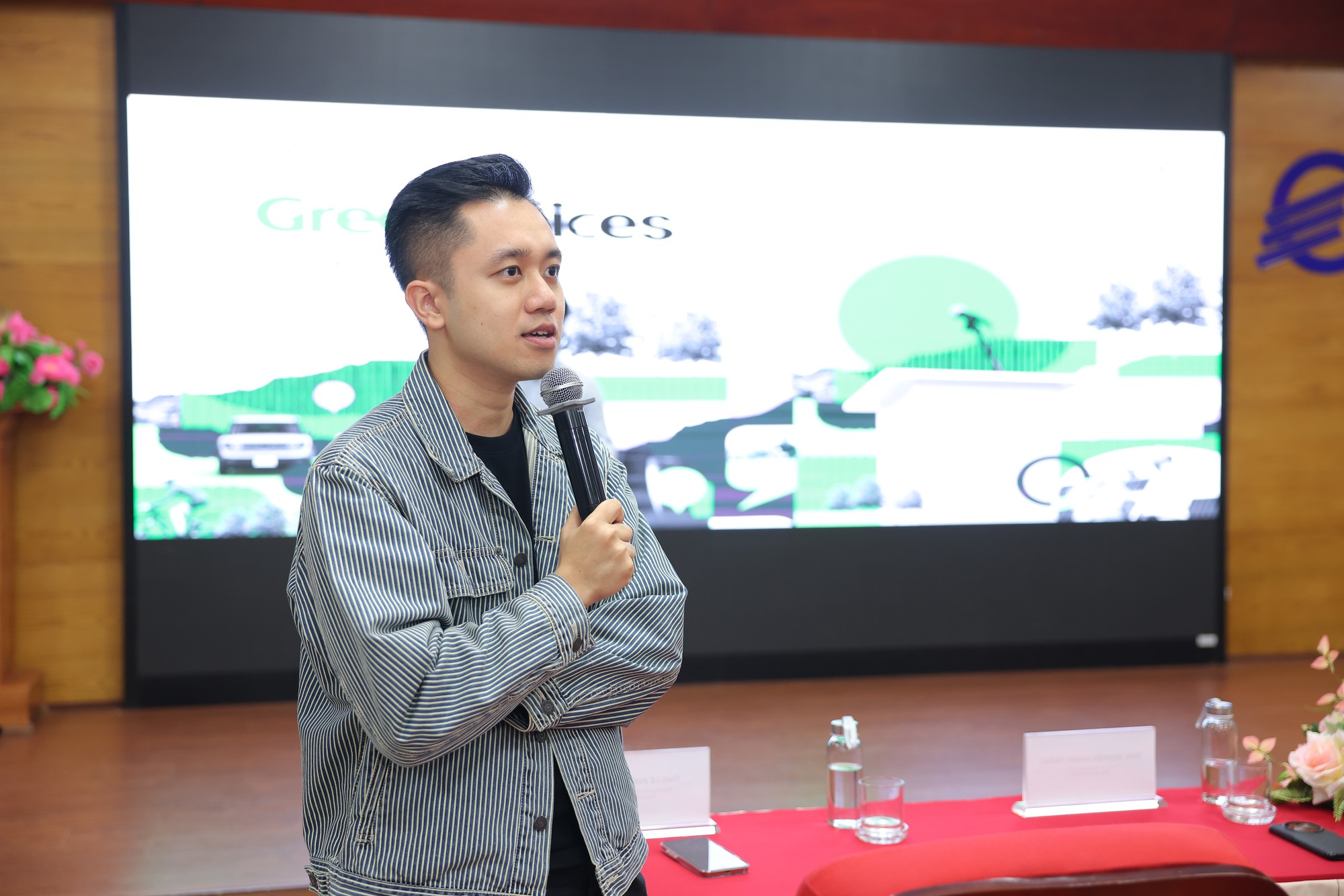 Giám khảo Green Voices điểm trường Đại học Điện lực: Cặp nam sinh chiến thắng nhờ tư duy ‘quản trị rủi ro xe điện’- Ảnh 3.