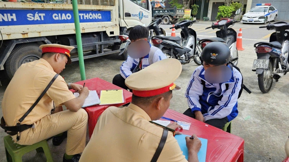 Khởi tố vụ giao xe cho người chưa đủ điều kiện ở Ninh Bình- Ảnh 2.