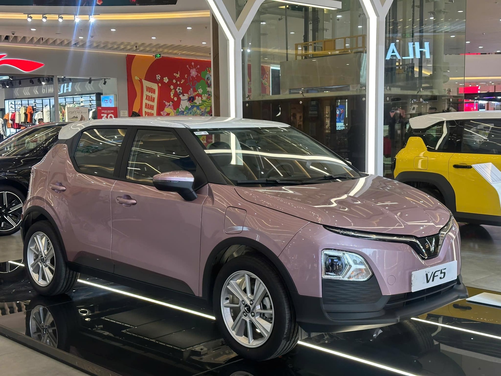 6 xe bán hơn cả các đối thủ cộng lại trong tháng 10: Camry chiếm gần 90% phân khúc, riêng Ford góp hẳn 2 mẫu- Ảnh 9. 6 xe bán hơn cả các đối thủ cộng lại trong tháng 10: Camry chiếm gần 90% phân khúc, riêng Ford góp hẳn 2 mẫu- Ảnh 9.