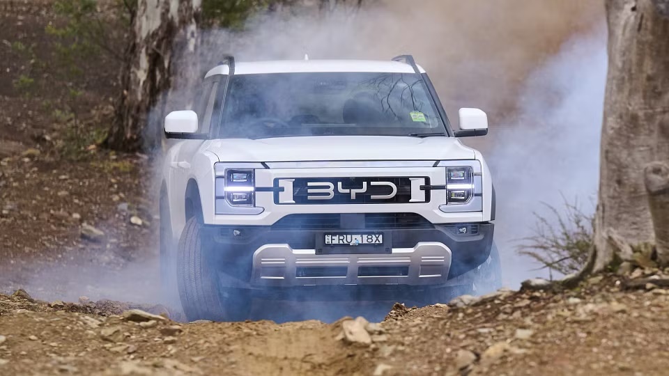 Mitsubishi Triton sẽ có động cơ hybrid đấu Ranger nhưng không làm bản điện như dự kiến, hãng đưa lý do không hợp off-road- Ảnh 5. Mitsubishi Triton sẽ có động cơ hybrid đấu Ranger nhưng không làm bản điện như dự kiến, hãng đưa lý do không hợp off-road- Ảnh 5.