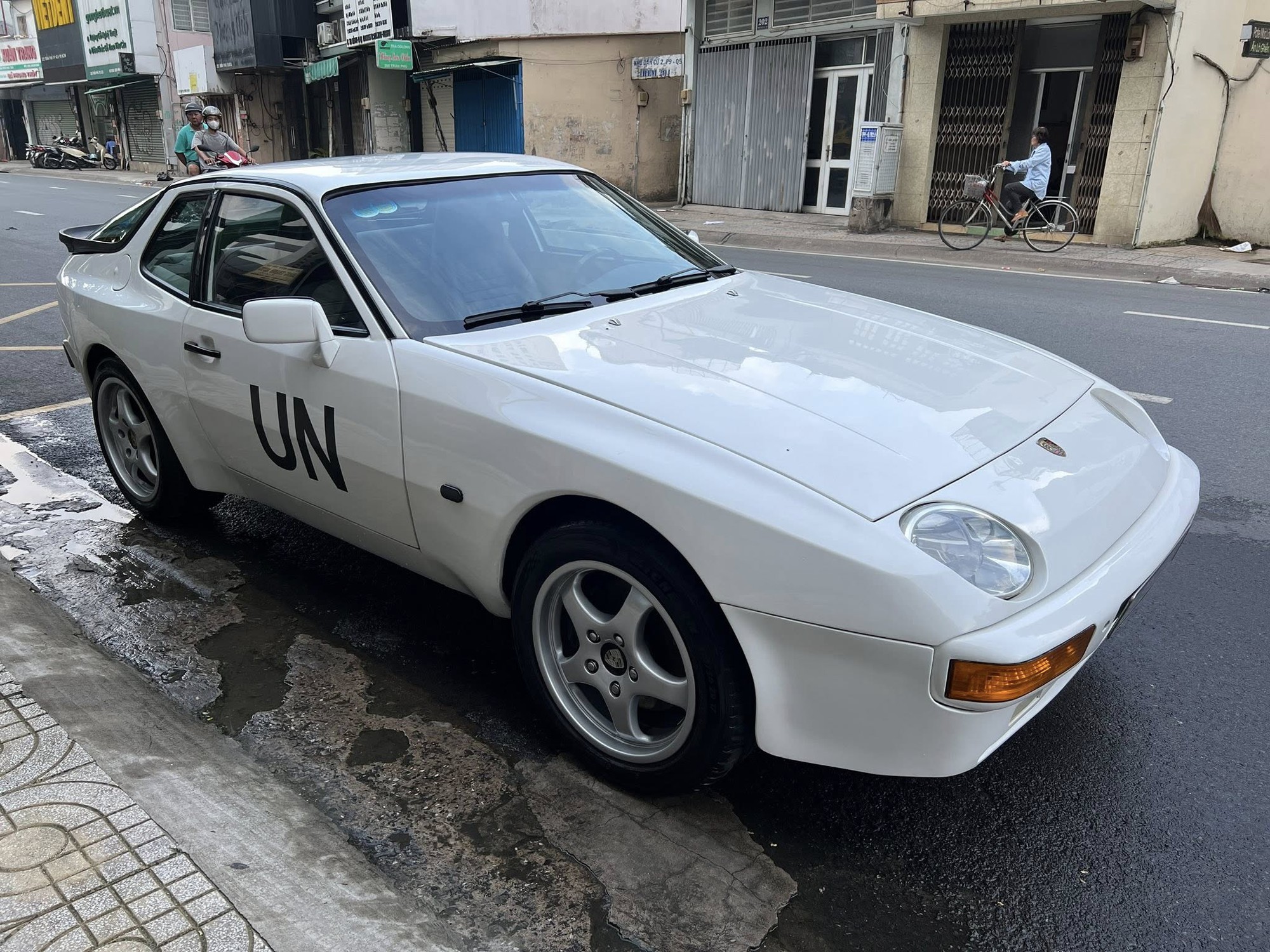 Porsche 944 thứ hai của ông Đặng Lê Nguyên Vũ xuống phố: Có chi tiết hiếm thấy, diện mạo lạ khác hẳn nguyên bản- Ảnh 2. Porsche 944 thứ hai của ông Đặng Lê Nguyên Vũ xuống phố: Có chi tiết hiếm thấy, diện mạo lạ khác hẳn nguyên bản- Ảnh 2.