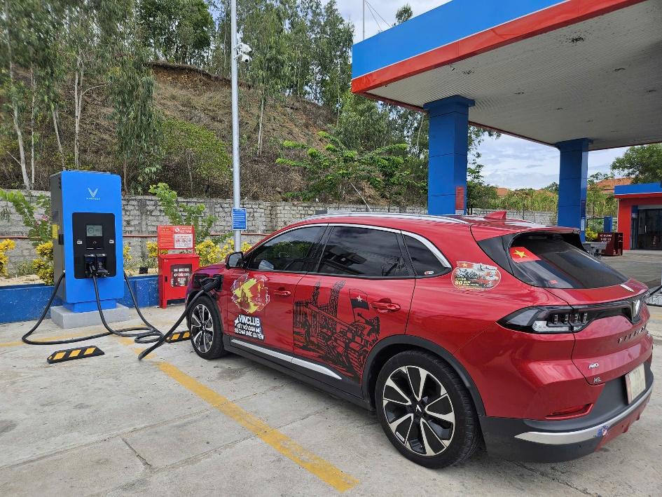 Chủ xe VF 8: “Đạp ga đã như siêu xe, chi phí nuôi xe quá rẻ”- Ảnh 3. Chủ xe VF 8: “Đạp ga đã như siêu xe, chi phí nuôi xe quá rẻ”- Ảnh 3.