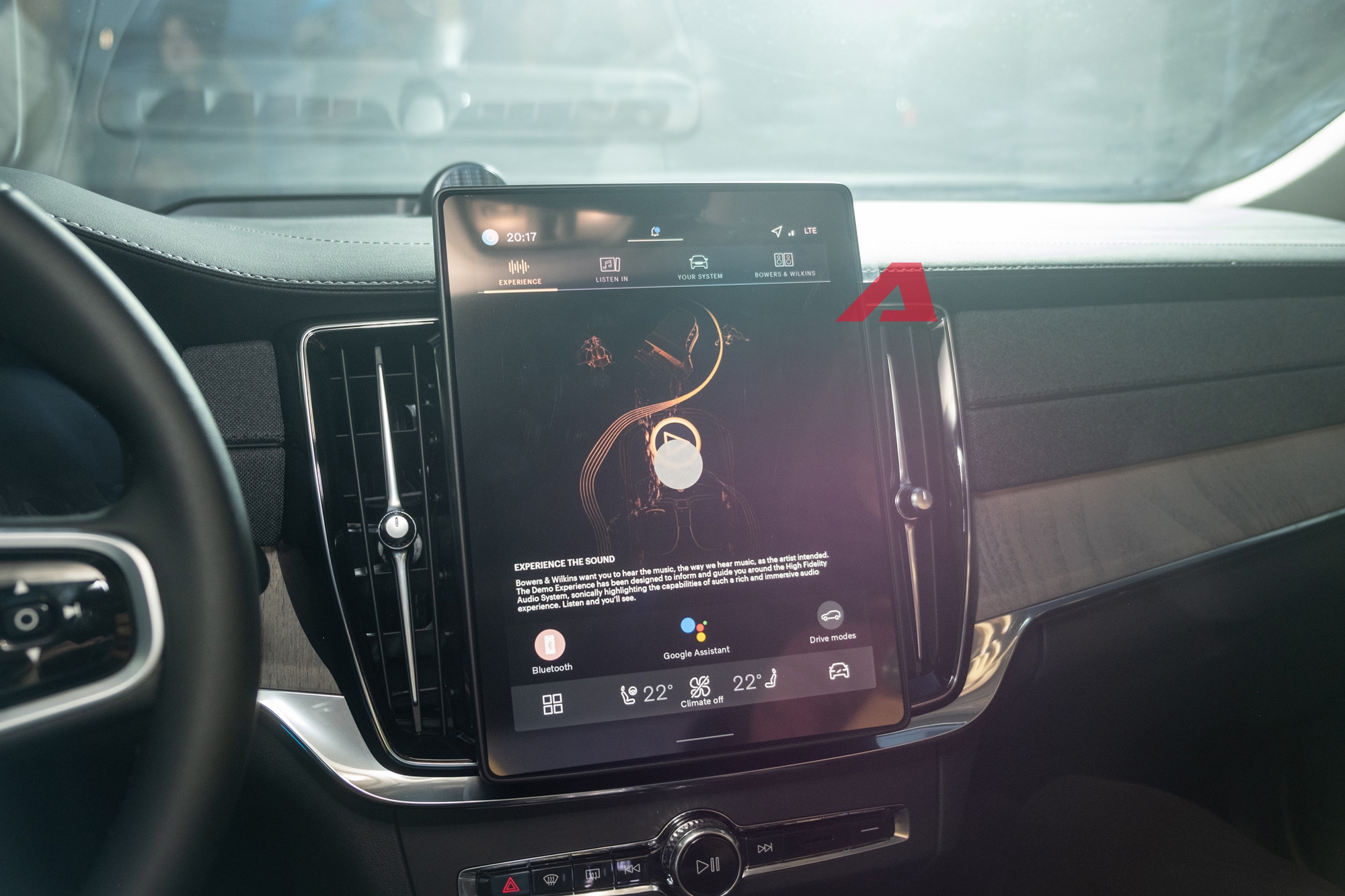 Chi tiết Volvo S90 mới vừa ra mắt Việt Nam: 2,75 tỷ đồng, rẻ hơn gần 150 triệu, thiết kế đẹp lên trông thấy, có màn hình Google- Ảnh 15. Chi tiết Volvo S90 mới vừa ra mắt Việt Nam: 2,75 tỷ đồng, rẻ hơn gần 150 triệu, thiết kế đẹp lên trông thấy, có màn hình Google- Ảnh 15.