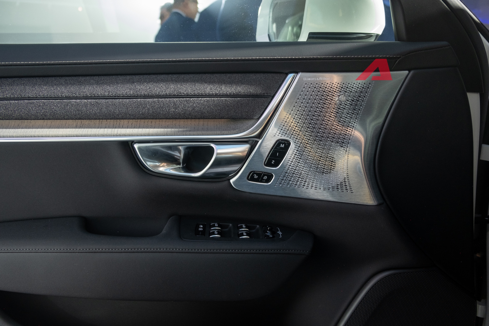 Chi tiết Volvo S90 mới vừa ra mắt Việt Nam: 2,75 tỷ đồng, rẻ hơn gần 150 triệu, thiết kế đẹp lên trông thấy, có màn hình Google- Ảnh 13. Chi tiết Volvo S90 mới vừa ra mắt Việt Nam: 2,75 tỷ đồng, rẻ hơn gần 150 triệu, thiết kế đẹp lên trông thấy, có màn hình Google- Ảnh 13.