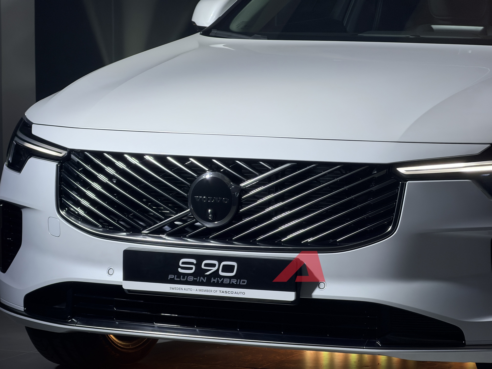 Chi tiết Volvo S90 mới vừa ra mắt Việt Nam: 2,75 tỷ đồng, rẻ hơn gần 150 triệu, thiết kế đẹp lên trông thấy, có màn hình Google- Ảnh 10. Chi tiết Volvo S90 mới vừa ra mắt Việt Nam: 2,75 tỷ đồng, rẻ hơn gần 150 triệu, thiết kế đẹp lên trông thấy, có màn hình Google- Ảnh 10.
