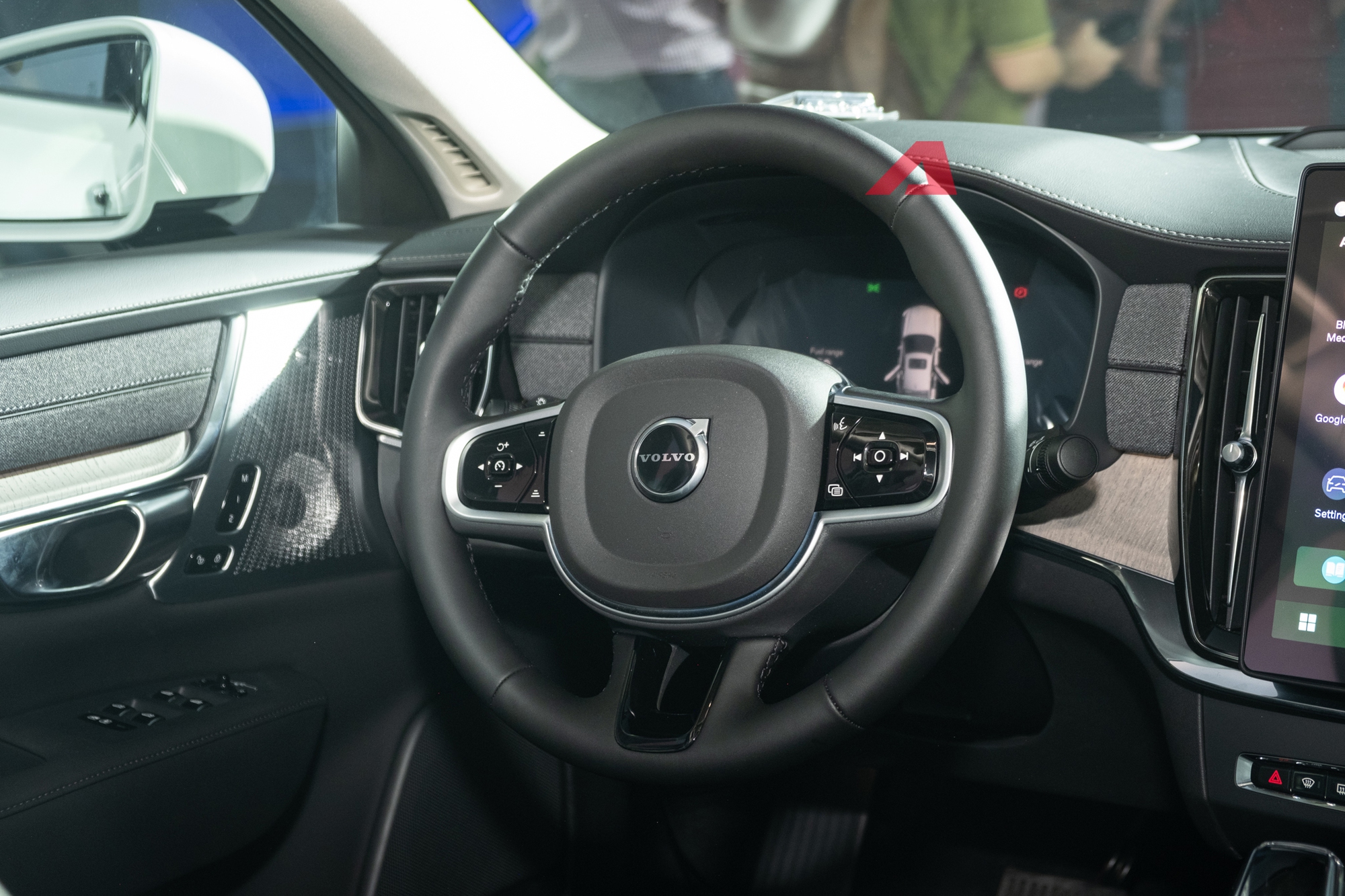 Chi tiết Volvo S90 mới vừa ra mắt Việt Nam: 2,75 tỷ đồng, rẻ hơn gần 150 triệu, thiết kế đẹp lên trông thấy, có màn hình Google- Ảnh 11. Chi tiết Volvo S90 mới vừa ra mắt Việt Nam: 2,75 tỷ đồng, rẻ hơn gần 150 triệu, thiết kế đẹp lên trông thấy, có màn hình Google- Ảnh 11.