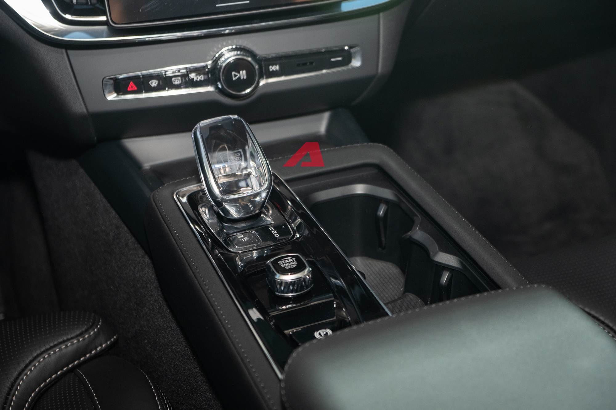 Chi tiết Volvo S90 mới vừa ra mắt Việt Nam: 2,75 tỷ đồng, rẻ hơn gần 150 triệu, thiết kế đẹp lên trông thấy, có màn hình Google- Ảnh 14. Chi tiết Volvo S90 mới vừa ra mắt Việt Nam: 2,75 tỷ đồng, rẻ hơn gần 150 triệu, thiết kế đẹp lên trông thấy, có màn hình Google- Ảnh 14.