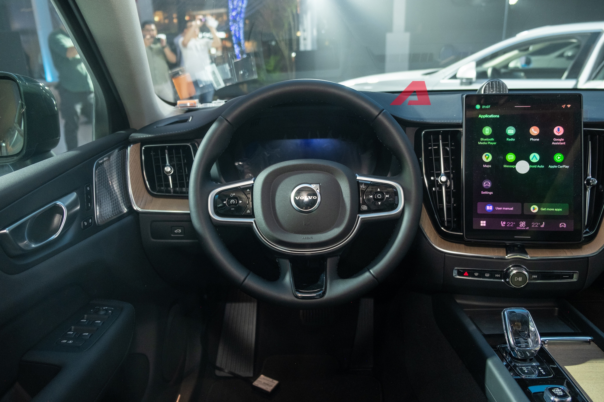 Soi kỹ Volvo XC60 2026 vừa ra mắt Việt Nam: 2 bản 2,3-2,75 tỷ đồng, có bản chạy 89km không cần sạc- Ảnh 9.