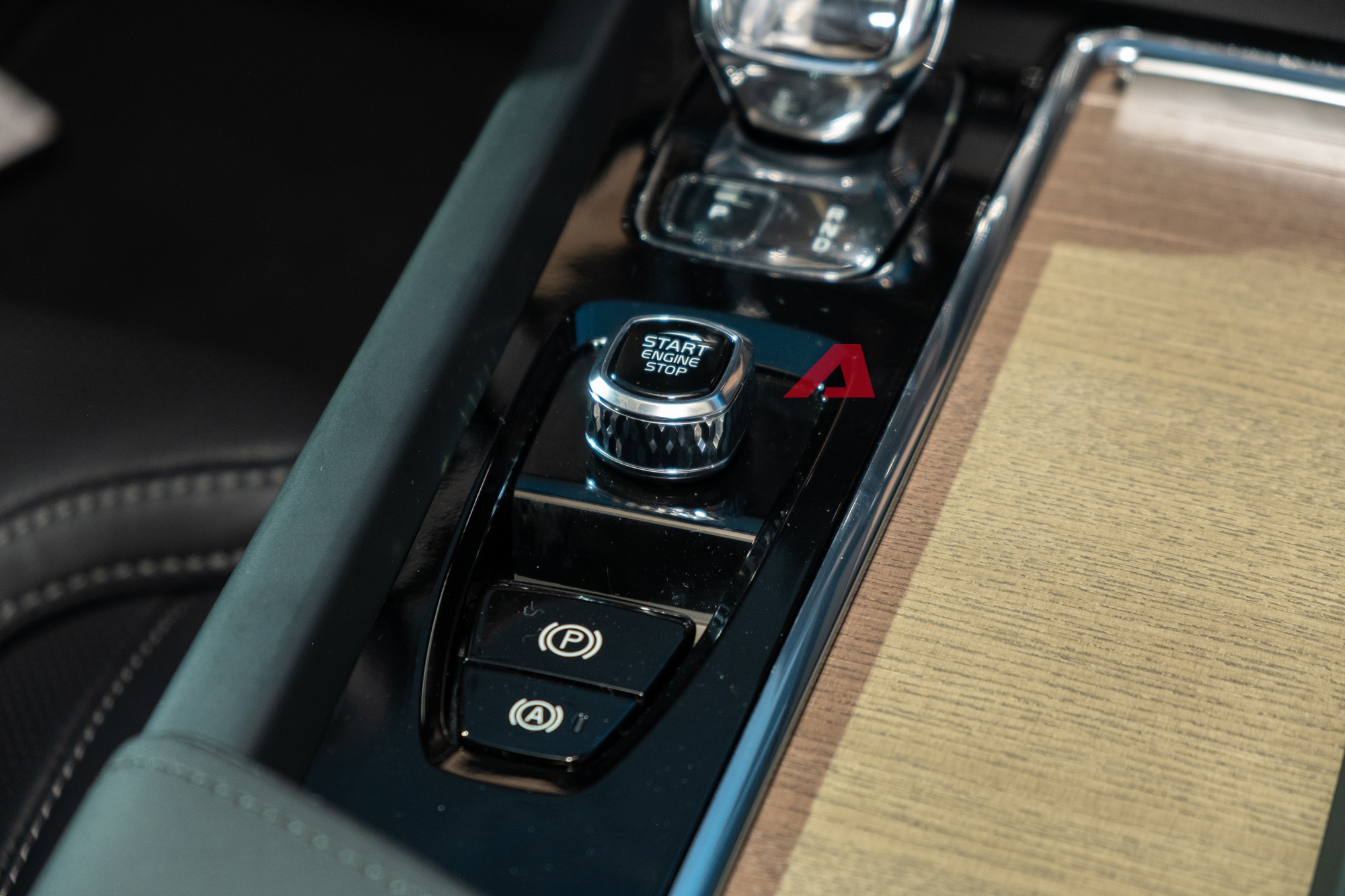 Soi kỹ Volvo XC60 2026 vừa ra mắt Việt Nam: 2 bản 2,3-2,75 tỷ đồng, có bản chạy 89km không cần sạc- Ảnh 11.