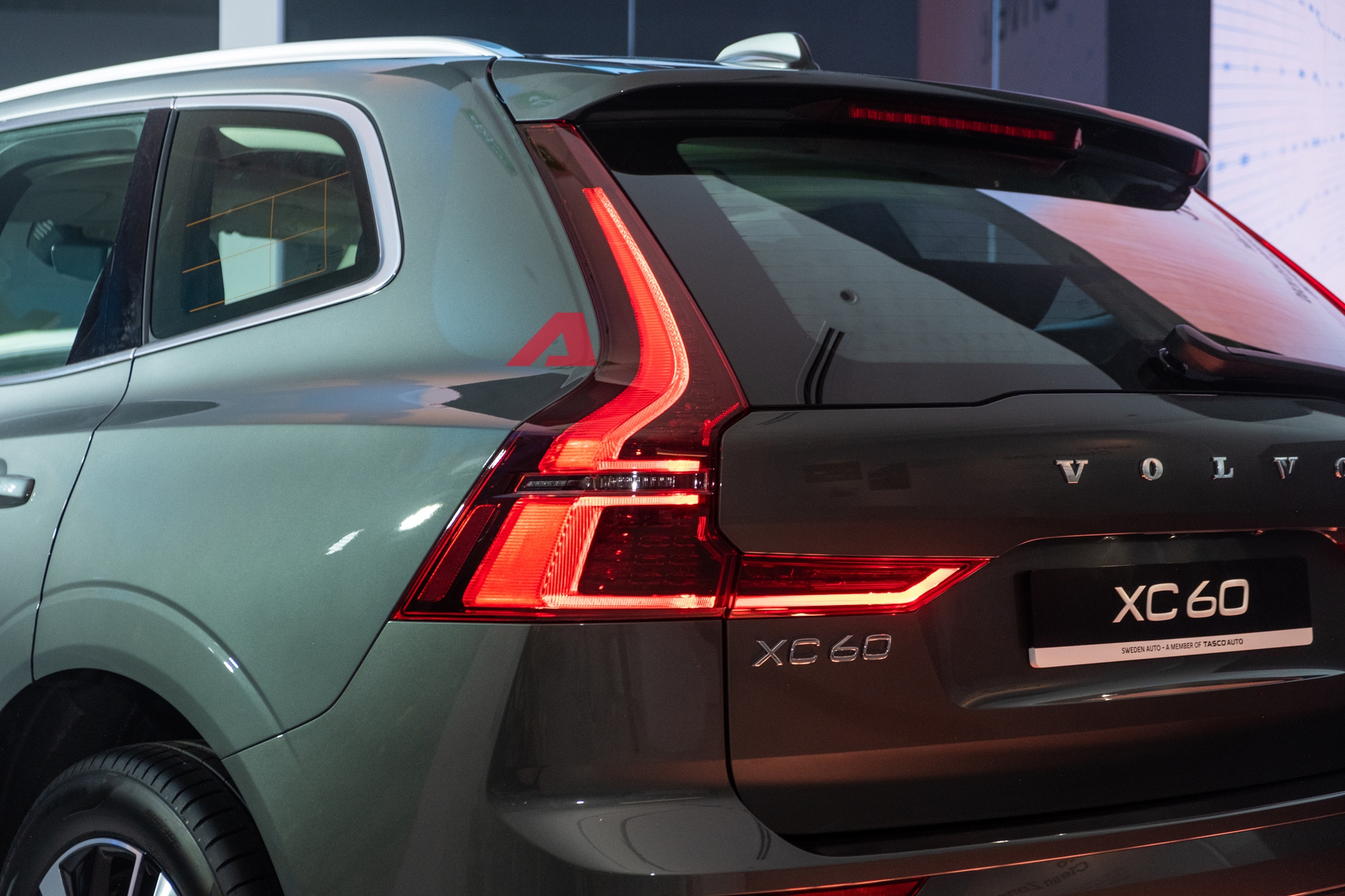 Soi kỹ Volvo XC60 2026 vừa ra mắt Việt Nam: 2 bản 2,3-2,75 tỷ đồng, có bản chạy 89km không cần sạc- Ảnh 6.