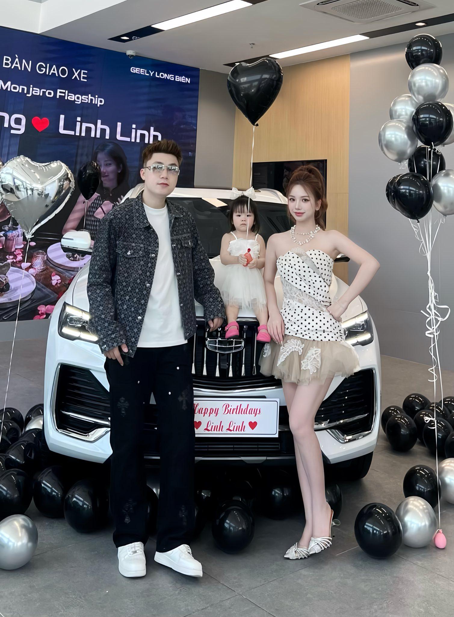 Cặp vợ chồng GenZ H&agrave; Nội "tậu" Monjaro, rồi tiếp tục &ldquo;phải l&ograve;ng&rdquo; xe điện Geely EX5- Ảnh 1.