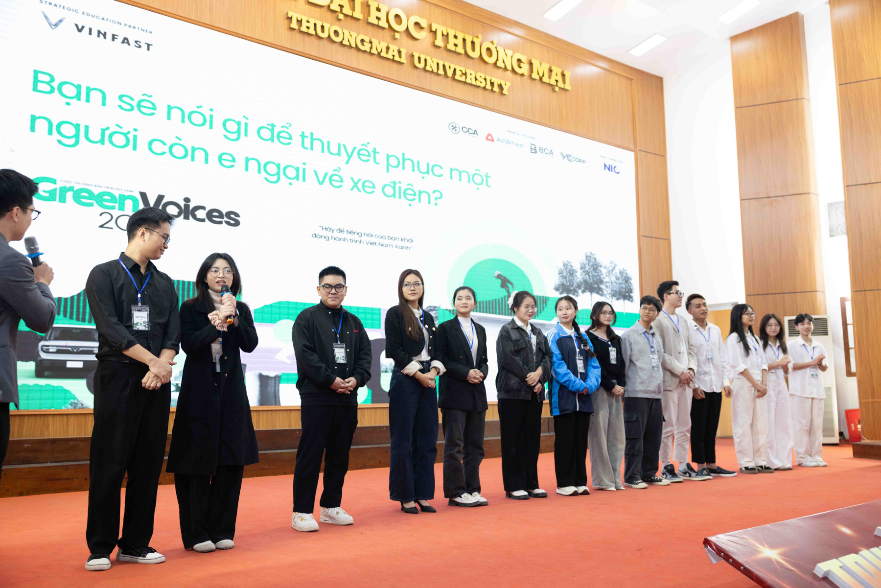 Một buổi sáng đầy nhiệt huyết Chuyển đổi xanh cùng Green Voices tại trường Đại học Thương mại- Ảnh 6.