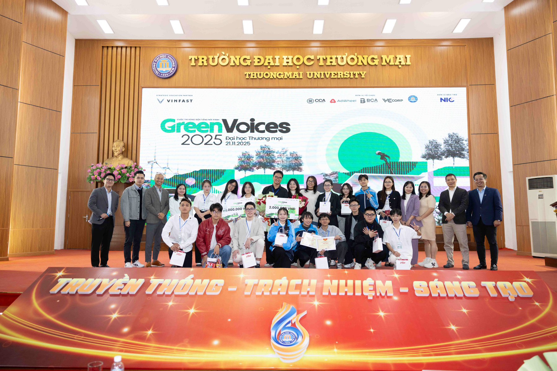 Một buổi sáng đầy nhiệt huyết Chuyển đổi xanh cùng Green Voices tại trường Đại học Thương mại- Ảnh 1.