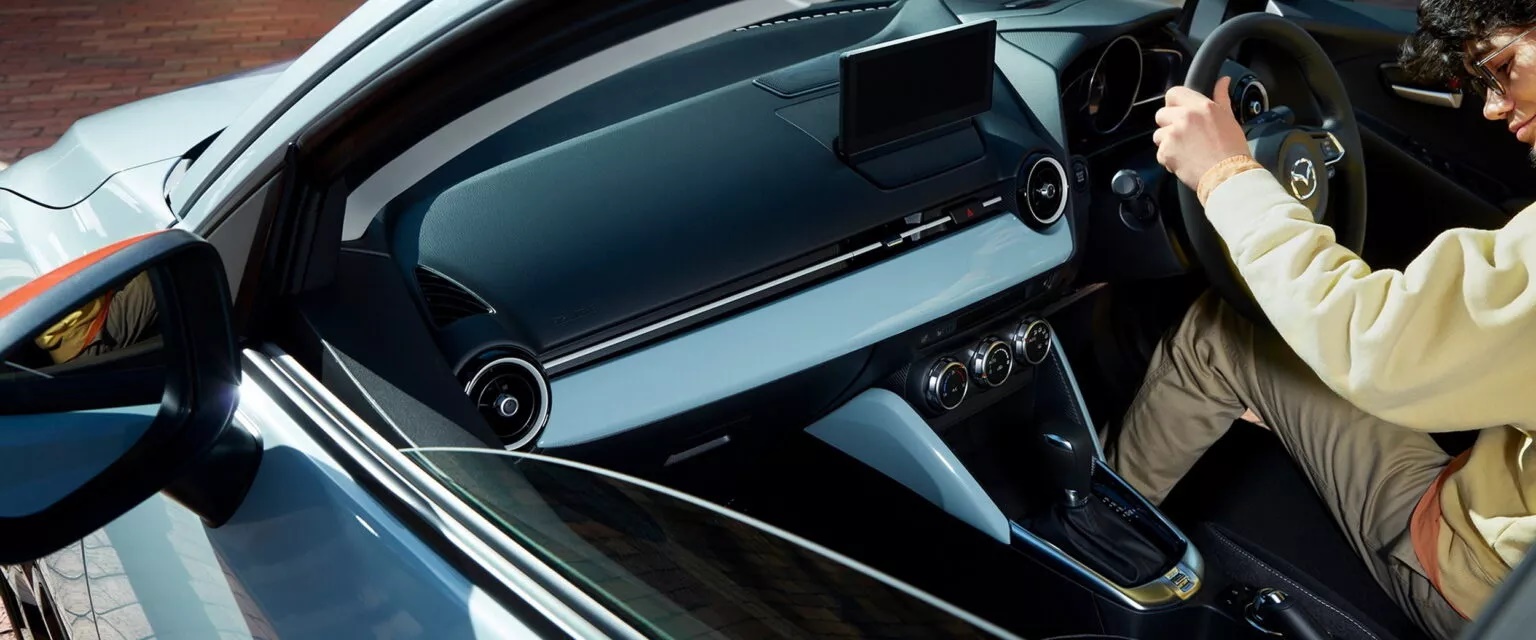 Mazda2 2026 ra mắt: Màn hình lớn, camera 360, có cả bản độ như xe đua- Ảnh 13.