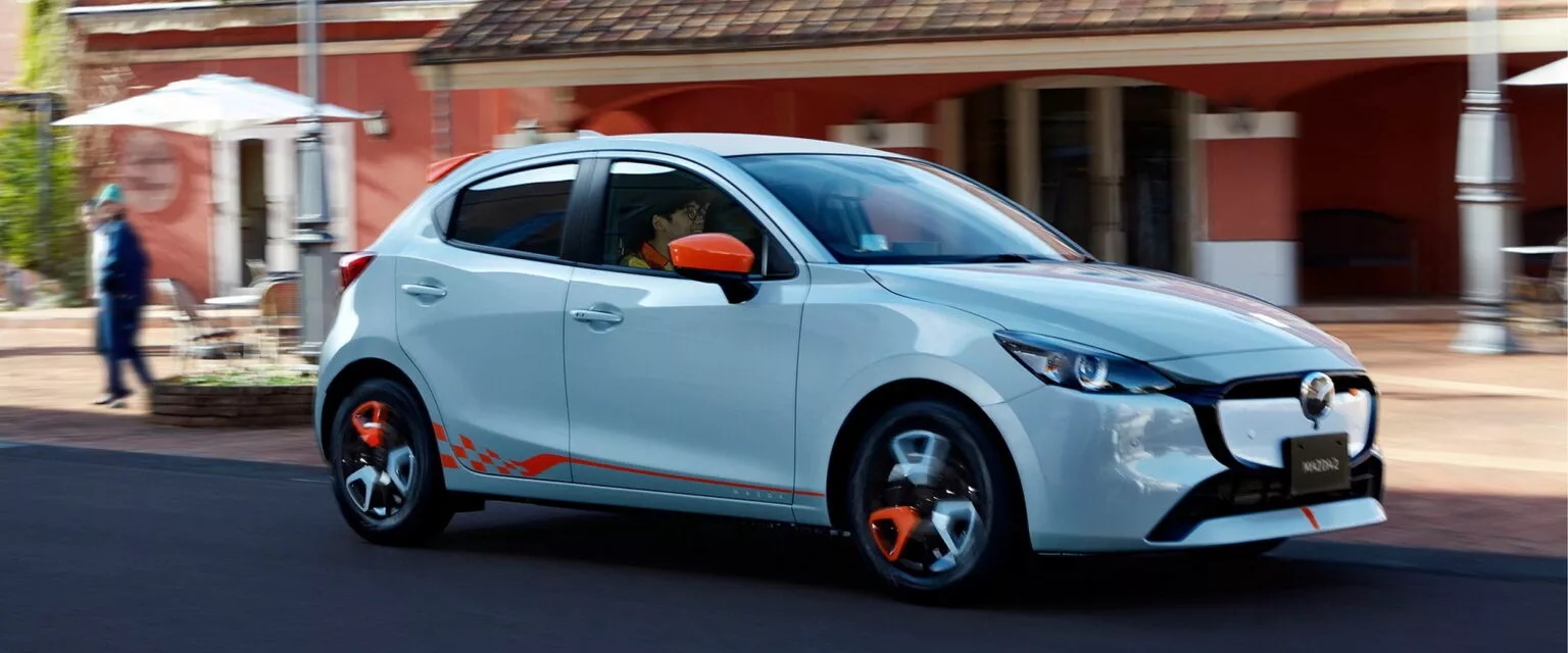 Mazda2 2026 ra mắt: Màn hình lớn, camera 360, có cả bản độ như xe đua- Ảnh 7.