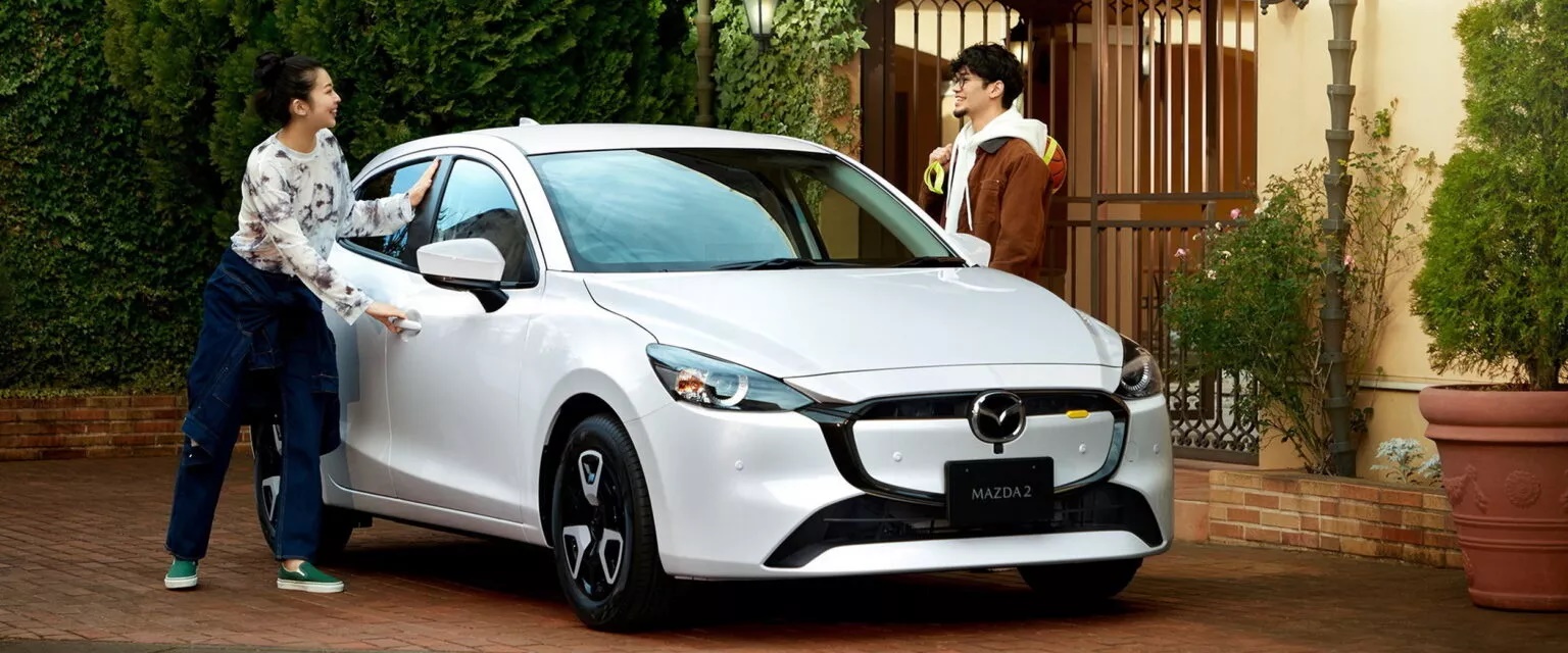 Mazda2 2026 ra mắt: Màn hình lớn, camera 360, có cả bản độ như xe đua- Ảnh 10.