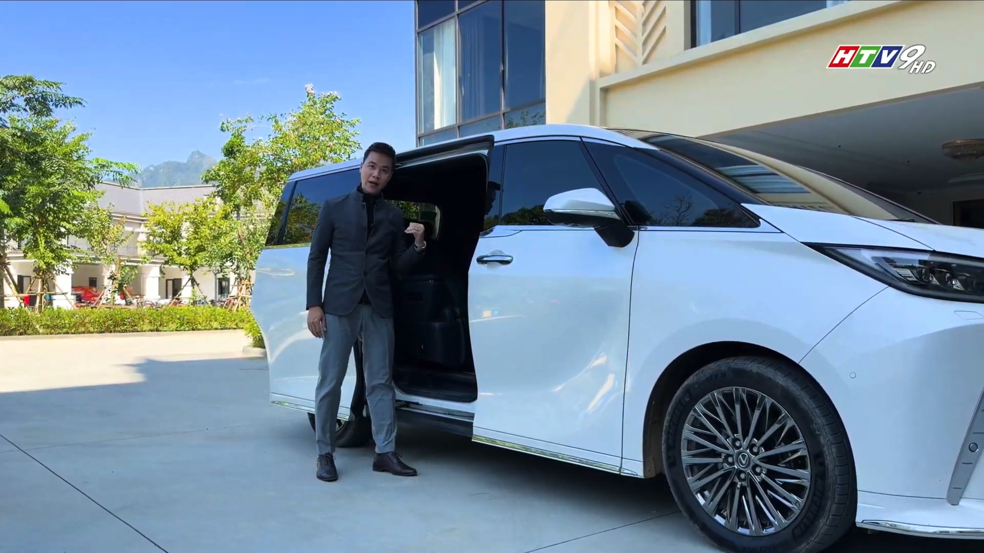 Ghế ‘ông chủ’ trên Lexus LM 500h hơn 7,5 tỷ đồng có gì: Chuẩn khoang thương gia, chỉnh điện toàn bộ, ánh sáng tinh tế, âm thanh cao cấp- Ảnh 1.