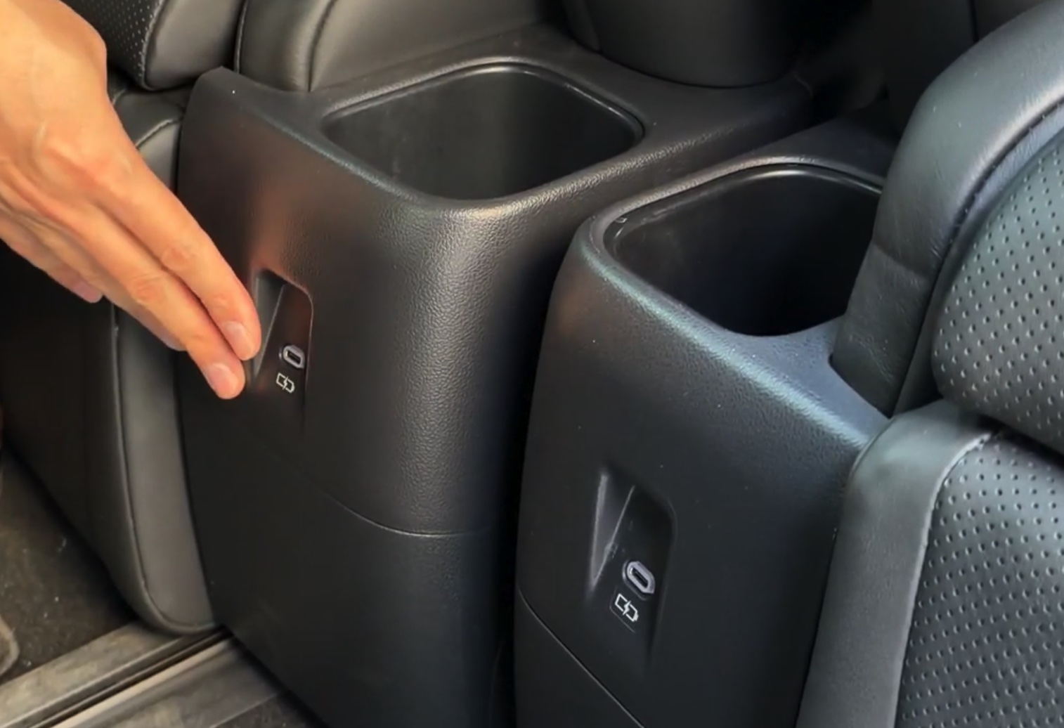 Ghế ‘ông chủ’ trên Lexus LM 500h hơn 7,5 tỷ đồng có gì: Chuẩn khoang thương gia, chỉnh điện toàn bộ, ánh sáng tinh tế, âm thanh cao cấp- Ảnh 12.