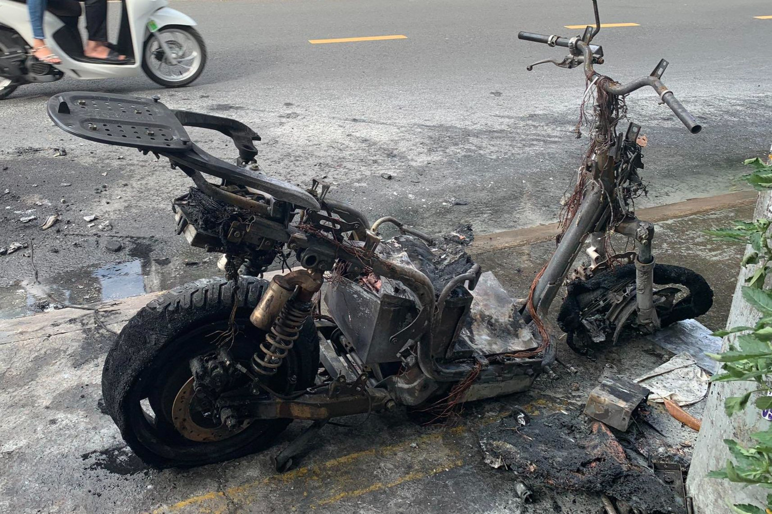 Thế giới đau đầu tìm cách dập lửa pin xe điện, người Việt có lời giải: Đã vượt bài thử khắc nghiệt nhất- Ảnh 4. Thế giới đau đầu tìm cách dập lửa pin xe điện, người Việt có lời giải: Đã vượt bài thử khắc nghiệt nhất- Ảnh 4.