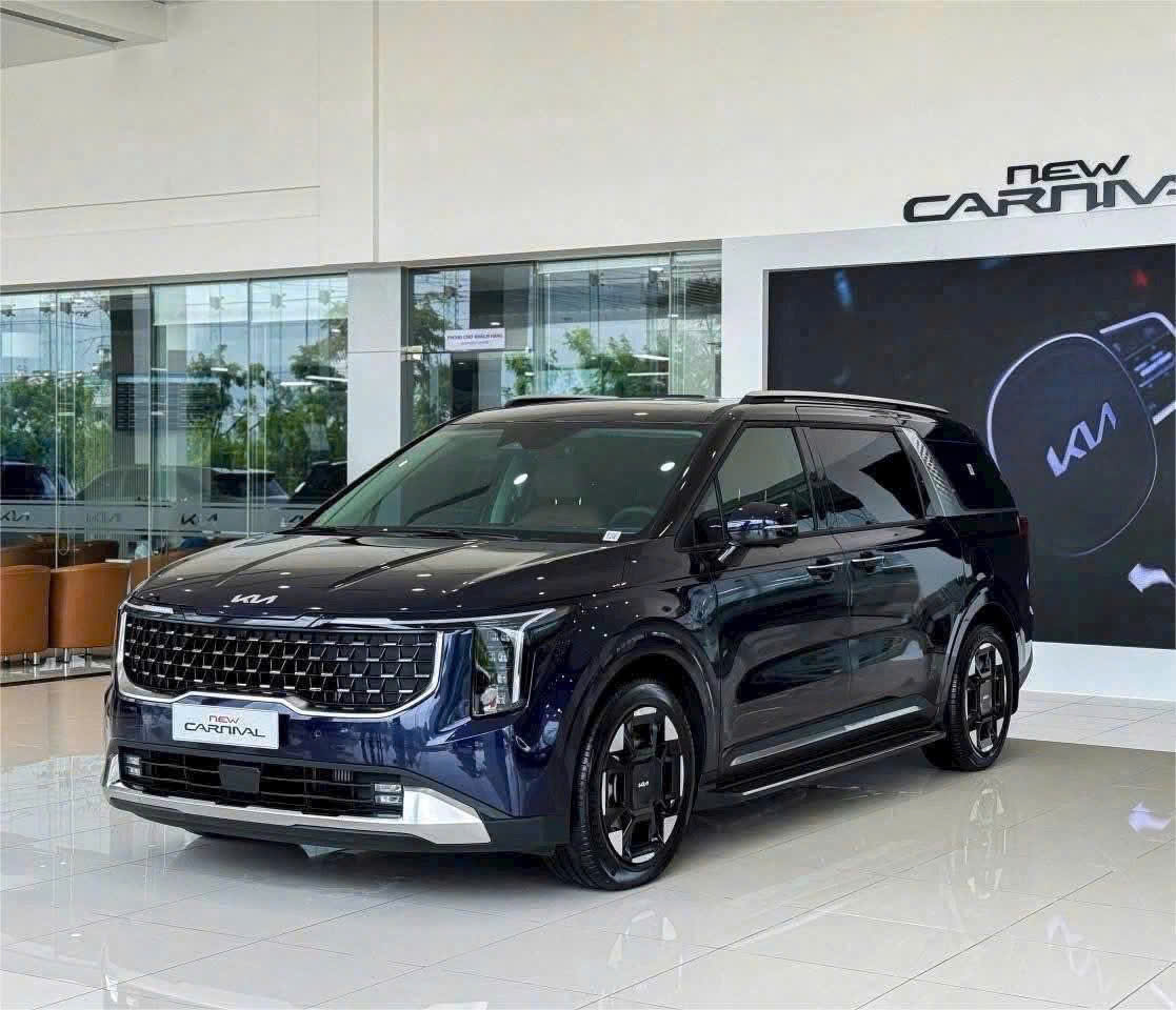 Kia Carnival giảm giá tới 100 triệu tại đại lý, giá thực tế chỉ ngang xe đã qua sử dụng- Ảnh 2.