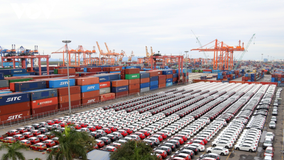 Ô tô ngoại tăng vọt: Việt Nam nhập hơn 171.000 chiếc chỉ trong 10 tháng- Ảnh 2.