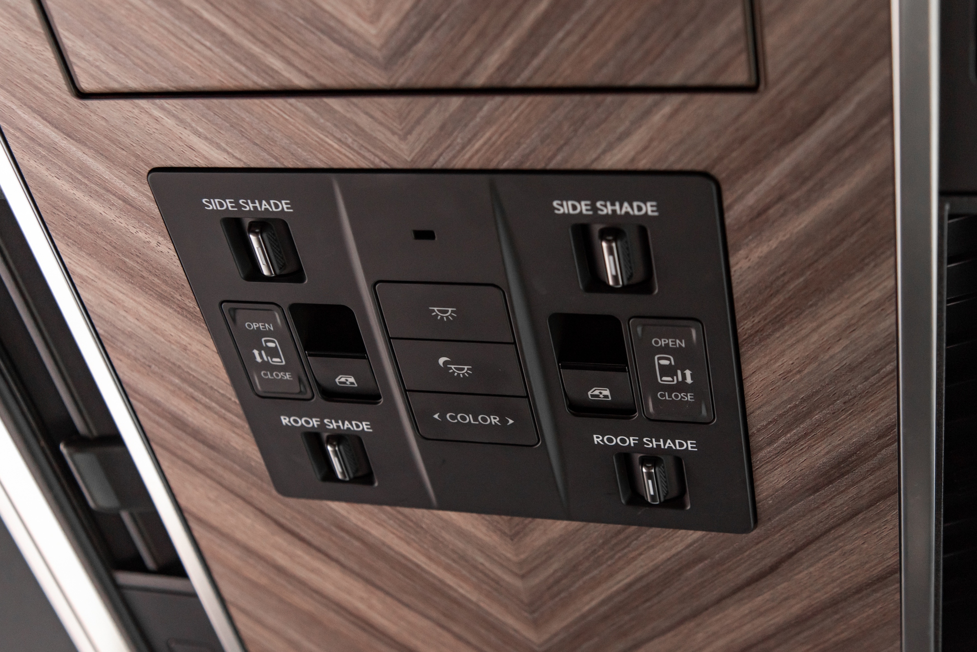 Cầm lái Lexus LM 500h: Góc nhìn rộng như SUV, có chế độ độc quyền cho ông chủ đến LX 600 cũng thèm muốn- Ảnh 9. Cầm lái Lexus LM 500h: Góc nhìn rộng như SUV, có chế độ độc quyền cho ông chủ đến LX 600 cũng thèm muốn- Ảnh 9.