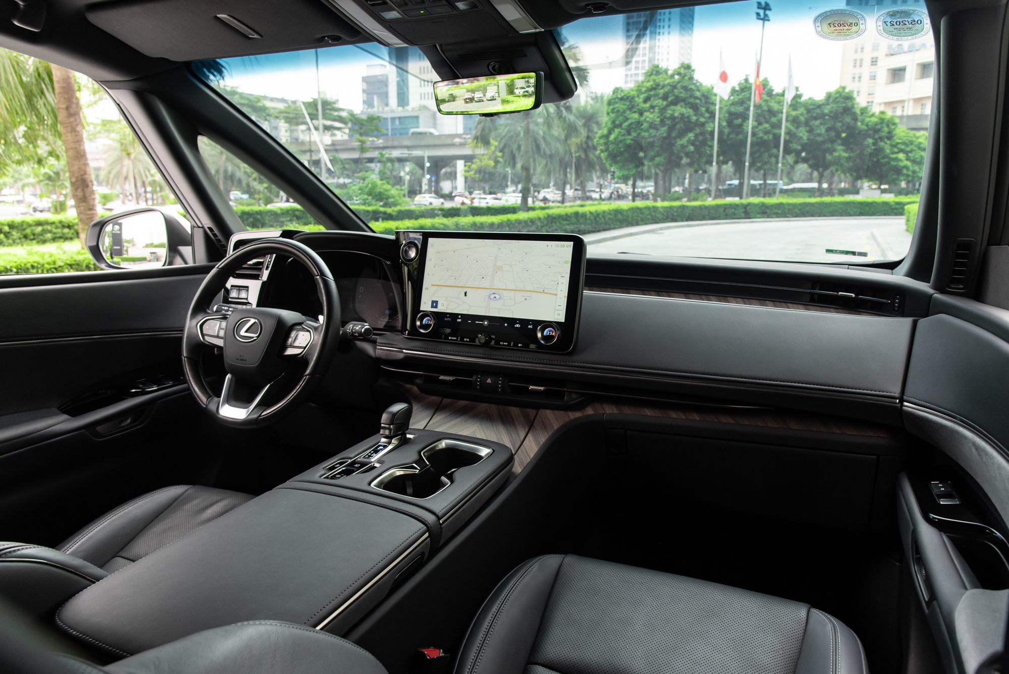 Cầm lái Lexus LM 500h: Góc nhìn rộng như SUV, có chế độ độc quyền cho ông chủ đến LX 600 cũng thèm muốn- Ảnh 3. Cầm lái Lexus LM 500h: Góc nhìn rộng như SUV, có chế độ độc quyền cho ông chủ đến LX 600 cũng thèm muốn- Ảnh 3.