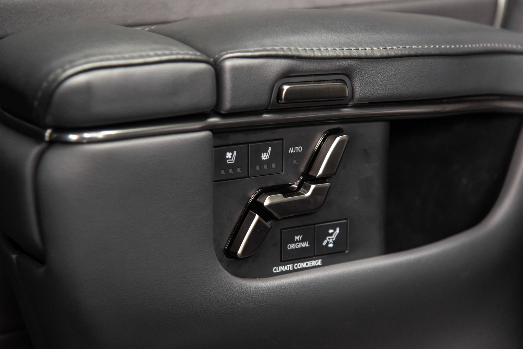 Cầm lái Lexus LM 500h: Góc nhìn rộng như SUV, có chế độ độc quyền cho ông chủ đến LX 600 cũng thèm muốn- Ảnh 8. Cầm lái Lexus LM 500h: Góc nhìn rộng như SUV, có chế độ độc quyền cho ông chủ đến LX 600 cũng thèm muốn- Ảnh 8.