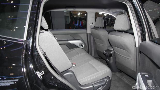 VinFast Limo Green lần đầu ra mắt tại Indonesia: Giá quy đổi hơn 505 triệu đồng, dự kiến bàn giao năm sau- Ảnh 3. VinFast Limo Green lần đầu ra mắt tại Indonesia: Giá quy đổi hơn 505 triệu đồng, dự kiến bàn giao năm sau- Ảnh 3.