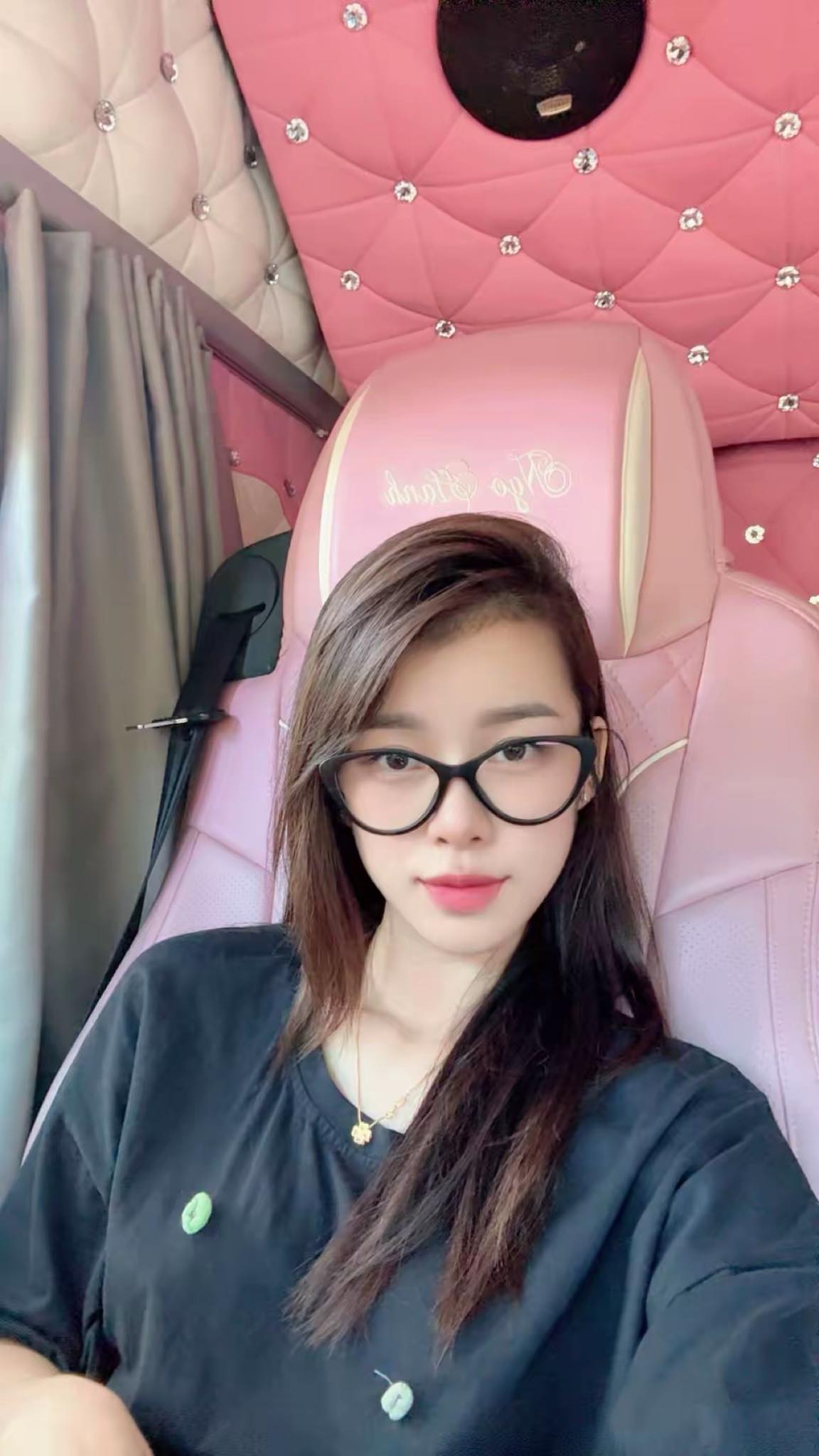 Mẹ đơn thân 26 tuổi lái xe tải chở 45 tấn nhu yếu phẩm vào vùng lũ Đắk Lắk- Ảnh 5.