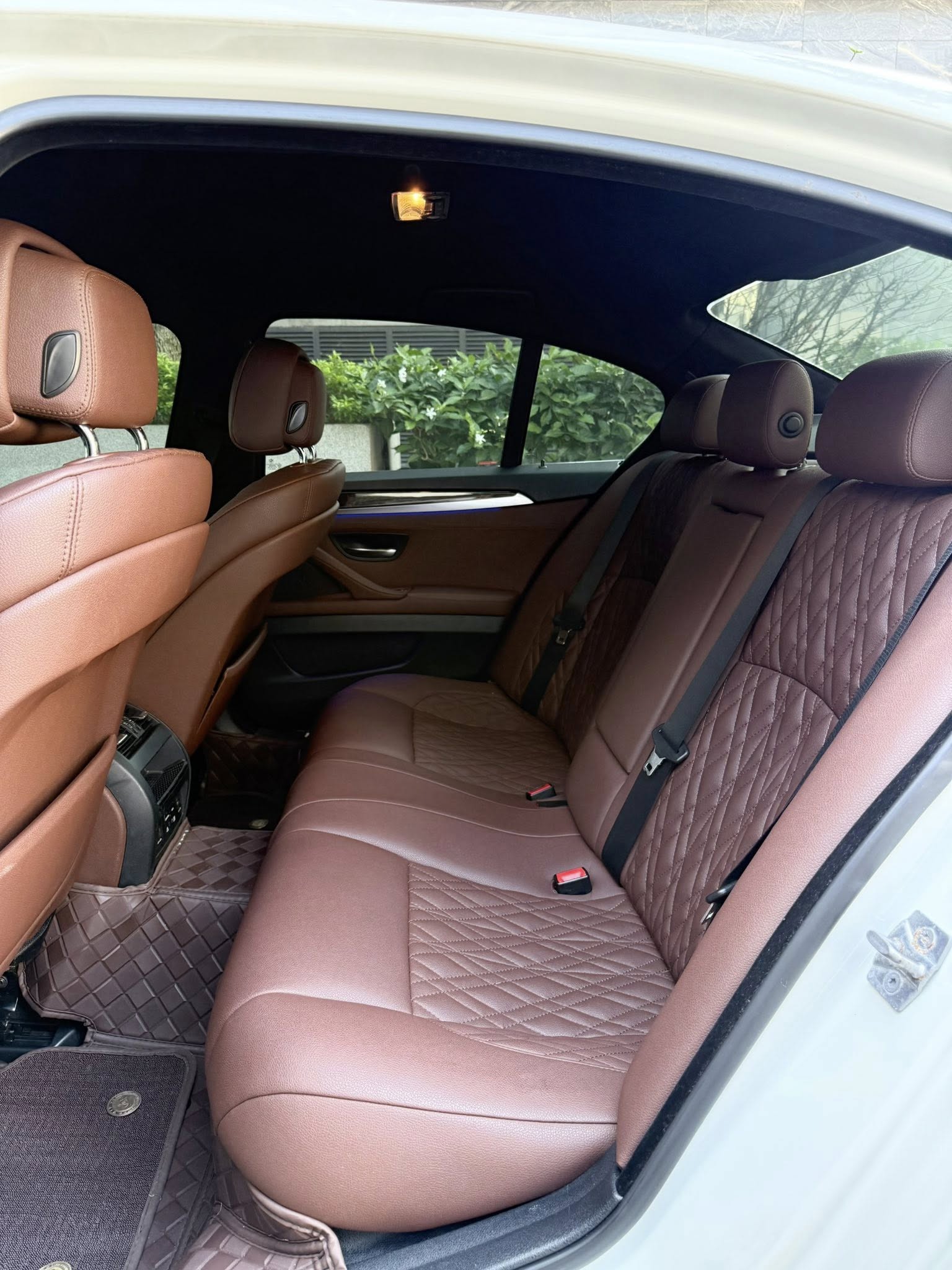 BMW 5-Series rao bán hơn 300 triệu: Người bán mạnh dạn nói 'chỉ đổ xăng là chạy, tội gì đi Morning'- Ảnh 14.