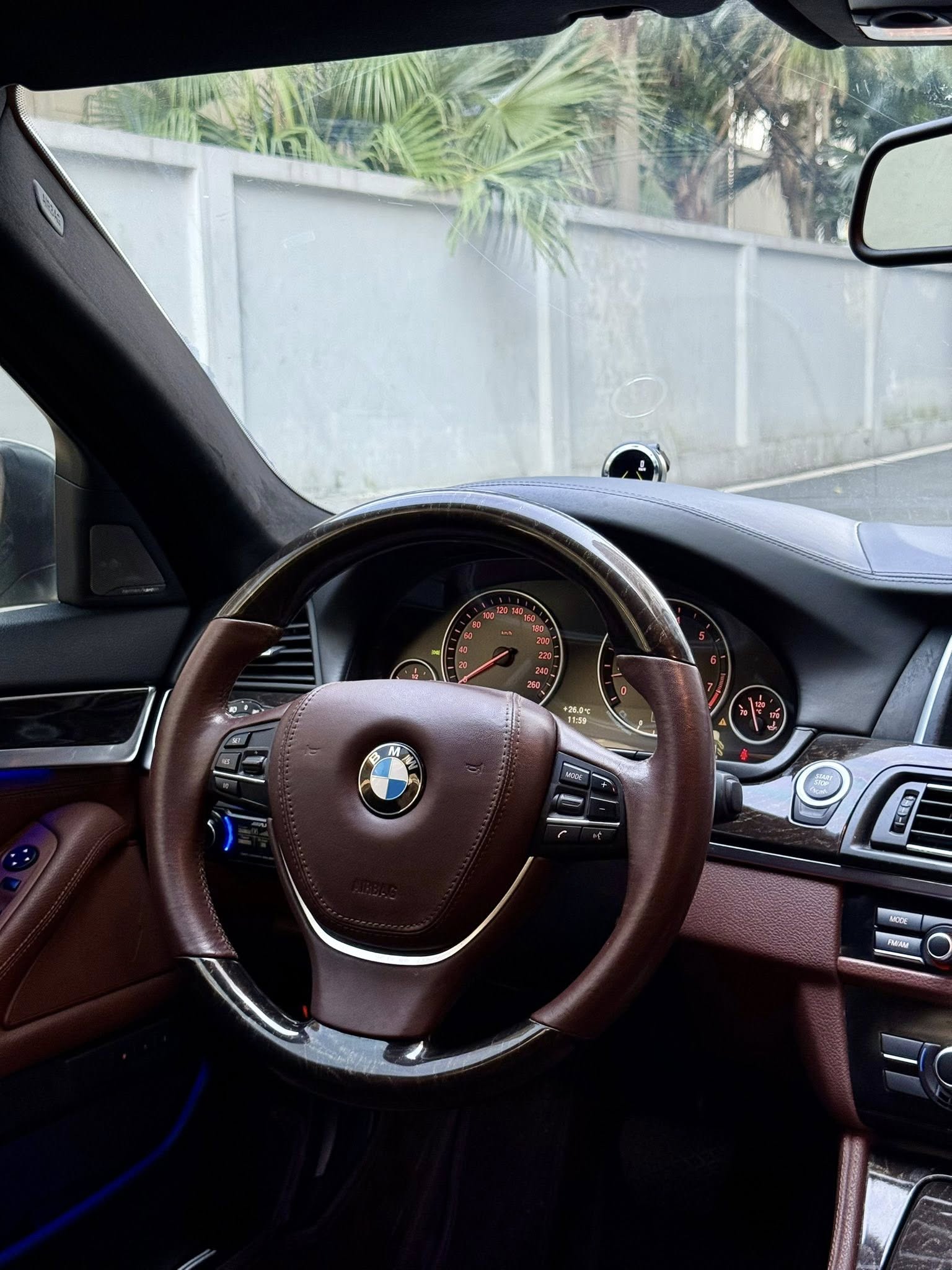 BMW 5-Series rao bán hơn 300 triệu: Người bán mạnh dạn nói 'chỉ đổ xăng là chạy, tội gì đi Morning'- Ảnh 10.