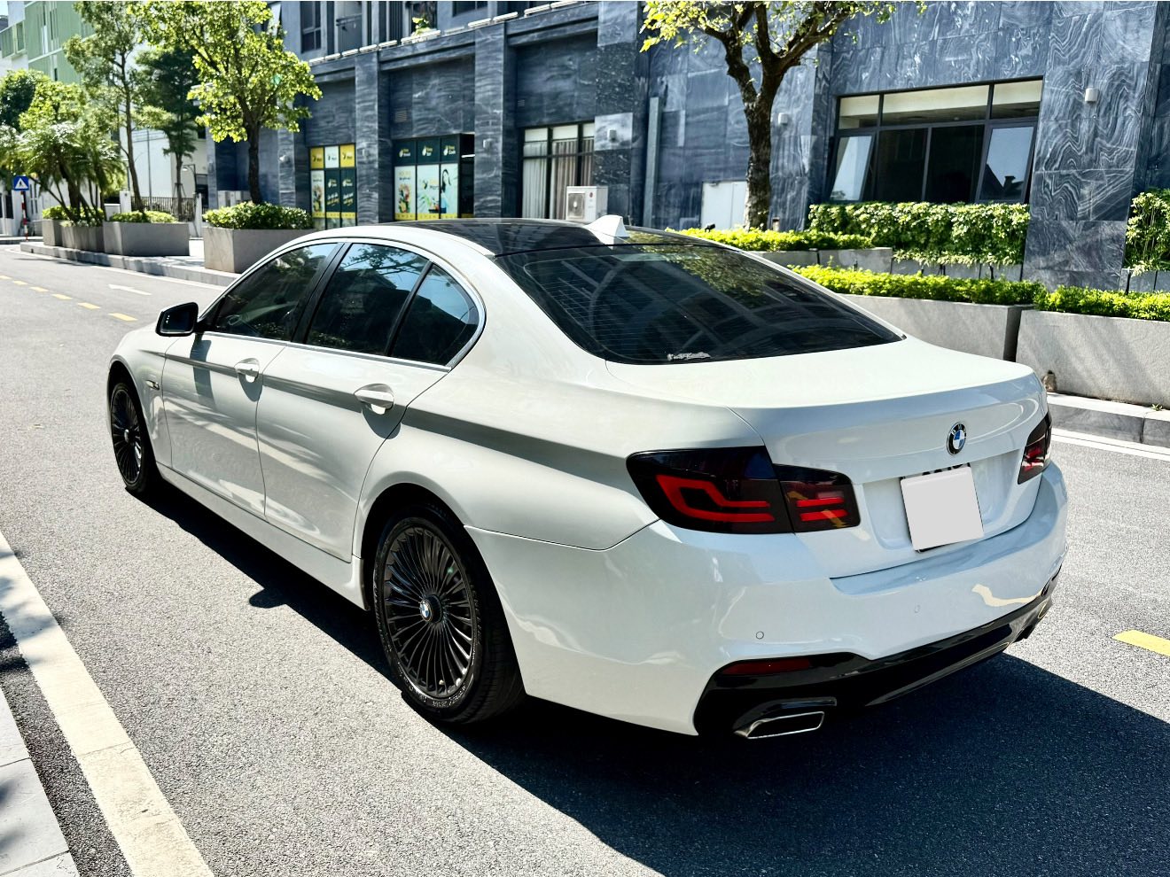 BMW 5-Series rao bán hơn 300 triệu: Người bán mạnh dạn nói 'chỉ đổ xăng là chạy, tội gì đi Morning'- Ảnh 7.