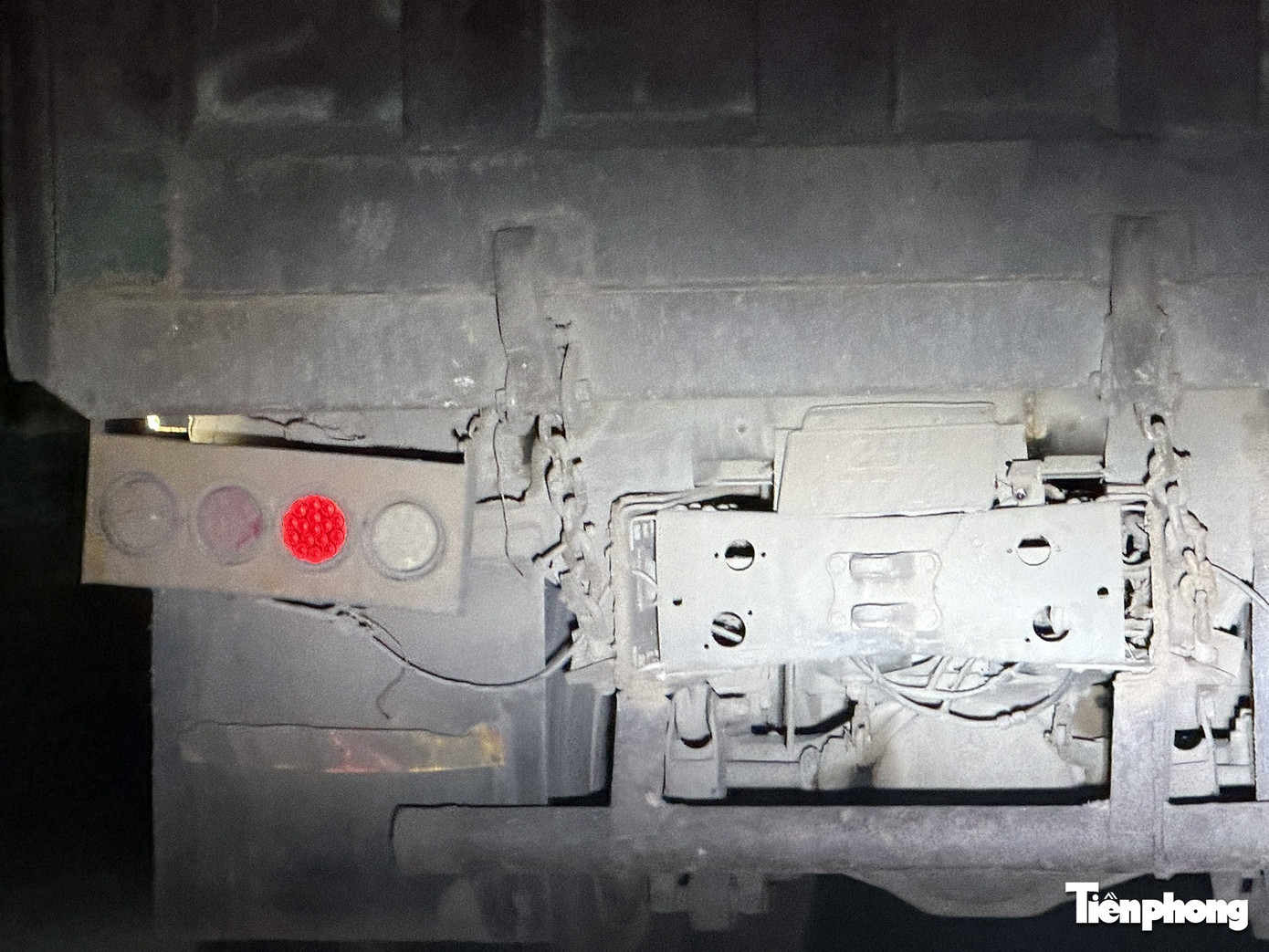 Hà Nội: Xe 'HOWO' che biển số, chở đất 'có ngọn' chạy nườm nượp trên đường- Ảnh 11.