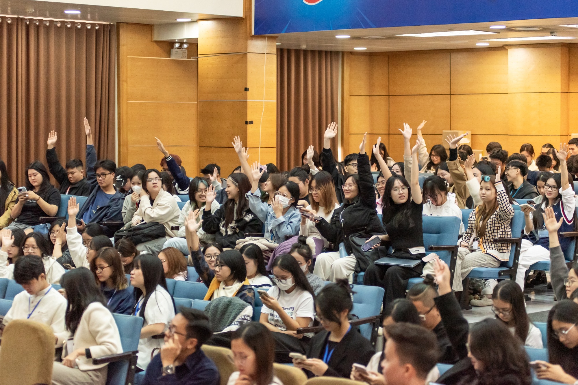 Chung kết Green Voices 2025 treo thưởng lớn: Quán quân Đại học Hà Nội tuyên bố “hãy coi chừng” khi nhắm tới chiếc VinFast Evo Grand Lite dành cho ngôi vị cao nhất- Ảnh 3.