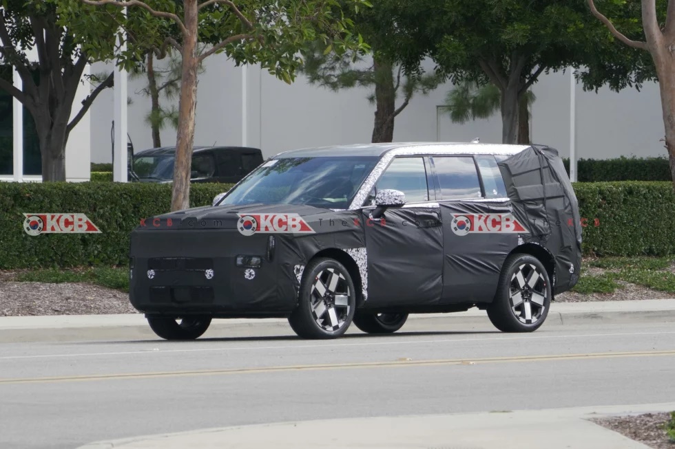 Hyundai Santa Fe sắp có bản điện không lo tìm trạm sạc: Có thể nạp điện bằng động cơ, ra mắt 2027, chạy được hơn 1.100km- Ảnh 1. Hyundai Santa Fe sắp có bản điện không lo tìm trạm sạc: Có thể nạp điện bằng động cơ, ra mắt 2027, chạy được hơn 1.100km- Ảnh 1.