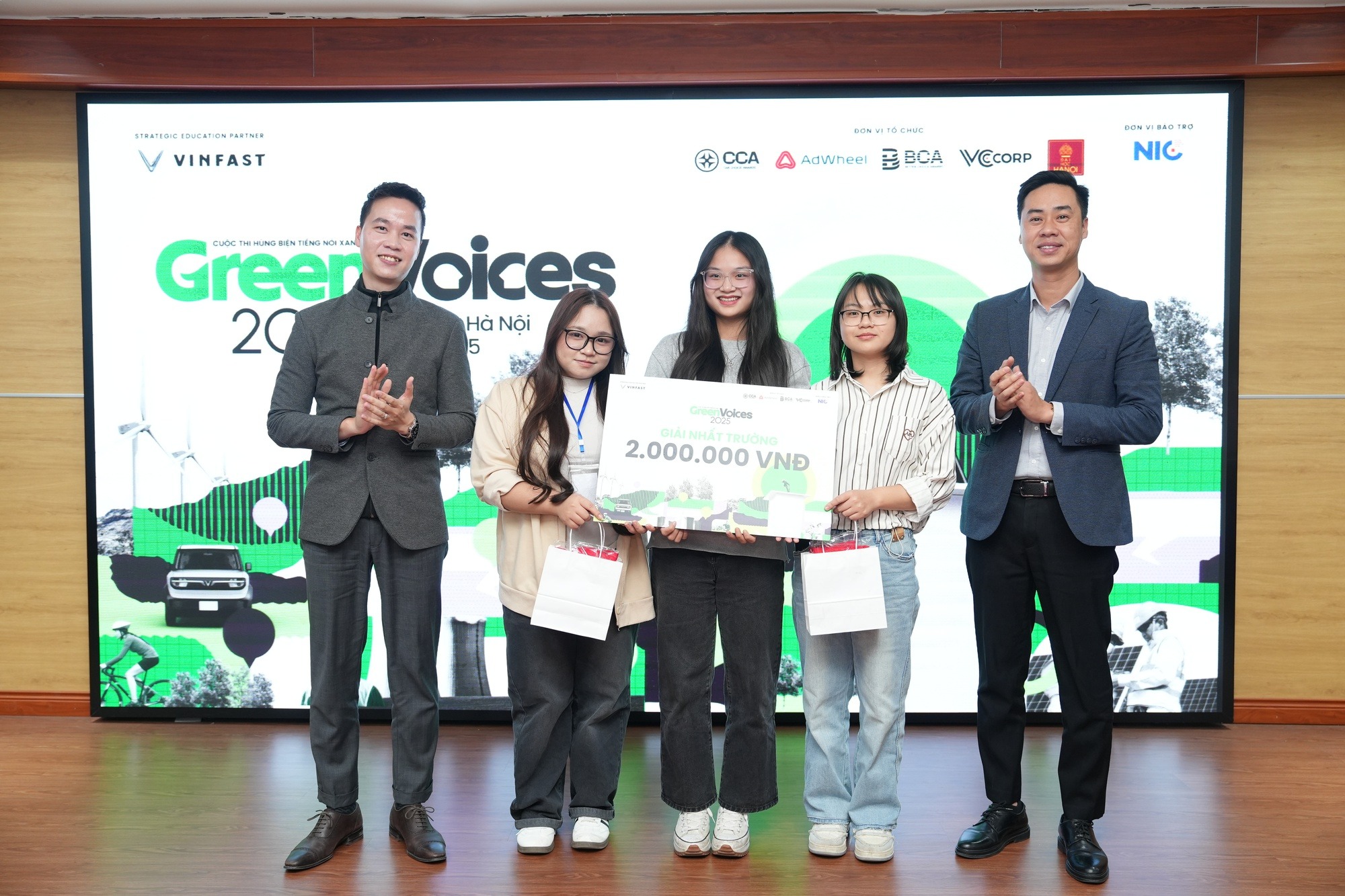 Chung kết Green Voices 2025 treo thưởng lớn: Quán quân Đại học Hà Nội tuyên bố “hãy coi chừng” khi nhắm tới chiếc VinFast Evo Grand Lite dành cho ngôi vị cao nhất- Ảnh 1.